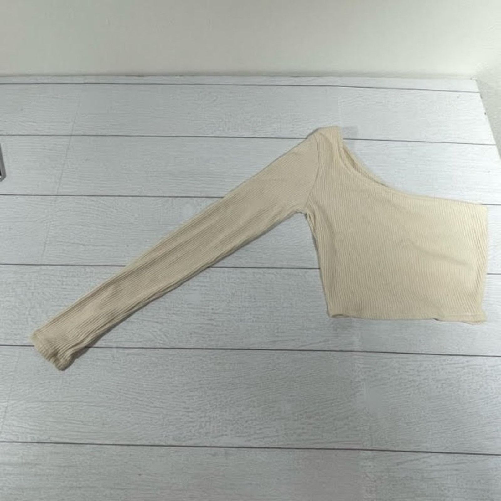 Fashion Nova Fashion Nova Cream Ribbed One Shoulder Crop Top Small Size S / US 4 / IT 40 - 1 Thumbnail
