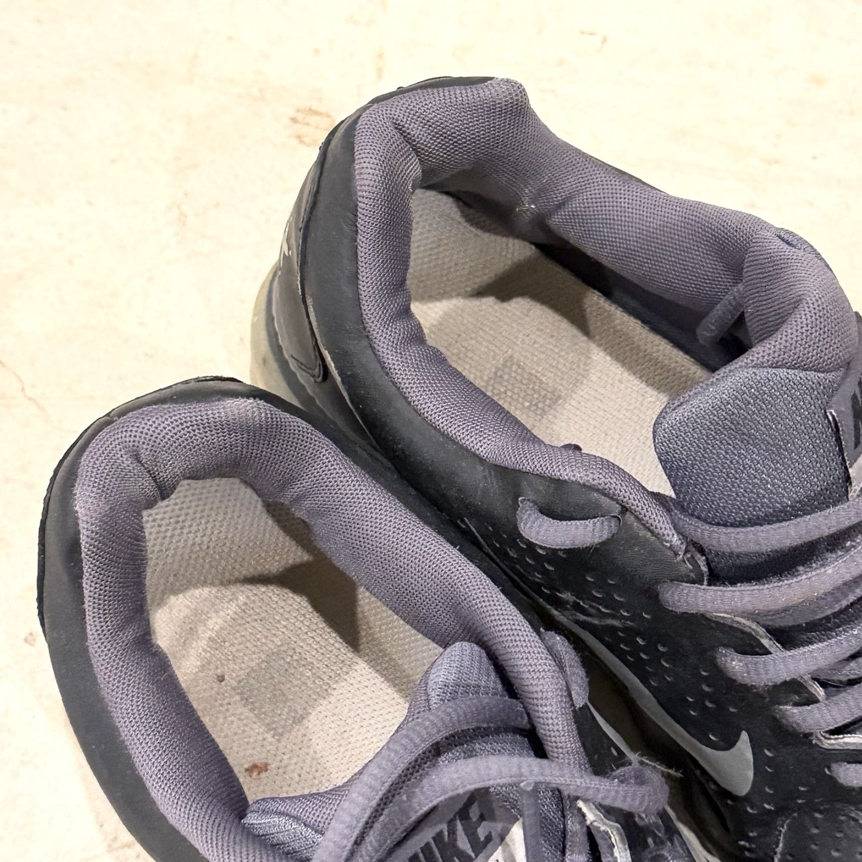 Nike Nike Air Max 2011 Mens Size 9.5 Black/Grey 456325-002 Distressed Sneakers Size US 10 / EU 43 - 4 Thumbnail