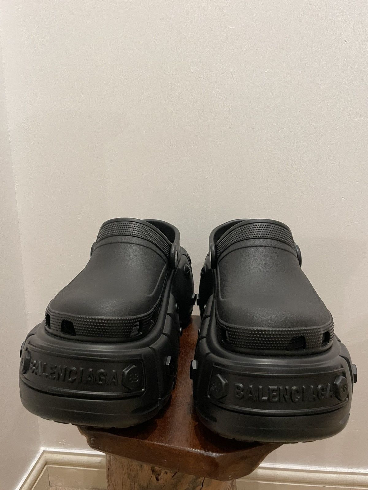 Balenciaga Balenciaga Hard Crocs EU 45 Brand New (Black/Black) Size US 11 / EU 44 - 8 Thumbnail