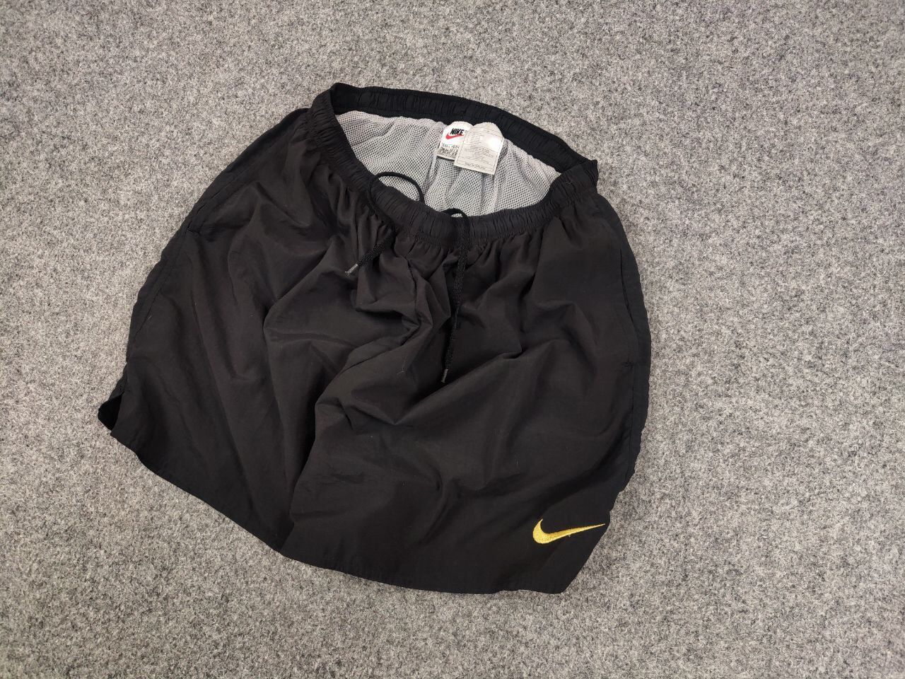 Nike Vintage 90's Nike Big Swoosh Black Nylon Light Shorts Size US 34 / EU 50 - 3 Thumbnail