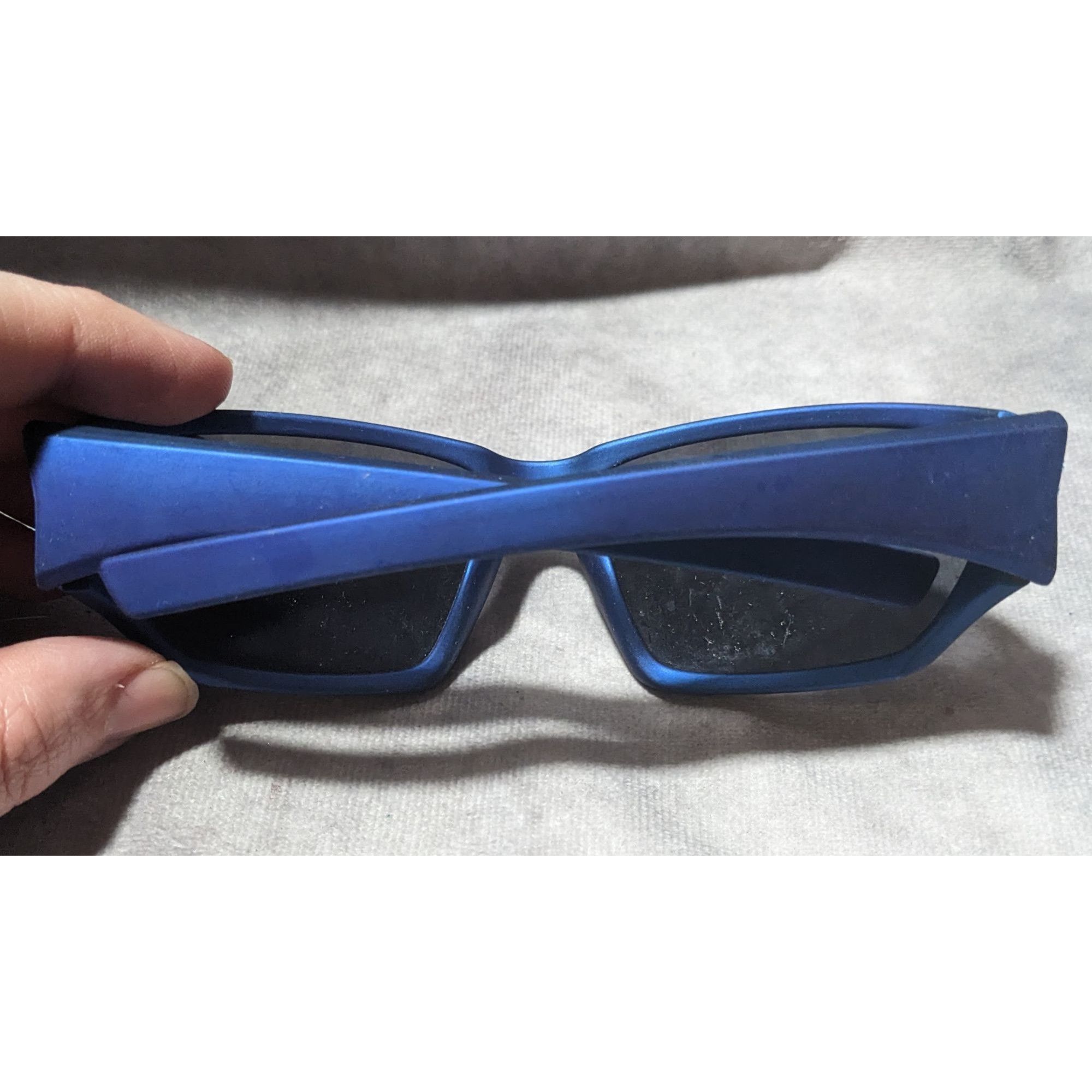 Foster Grant Foster Grant Metallic Blue Velvet Touch Sunglasses Size ONE SIZE - 8 Thumbnail