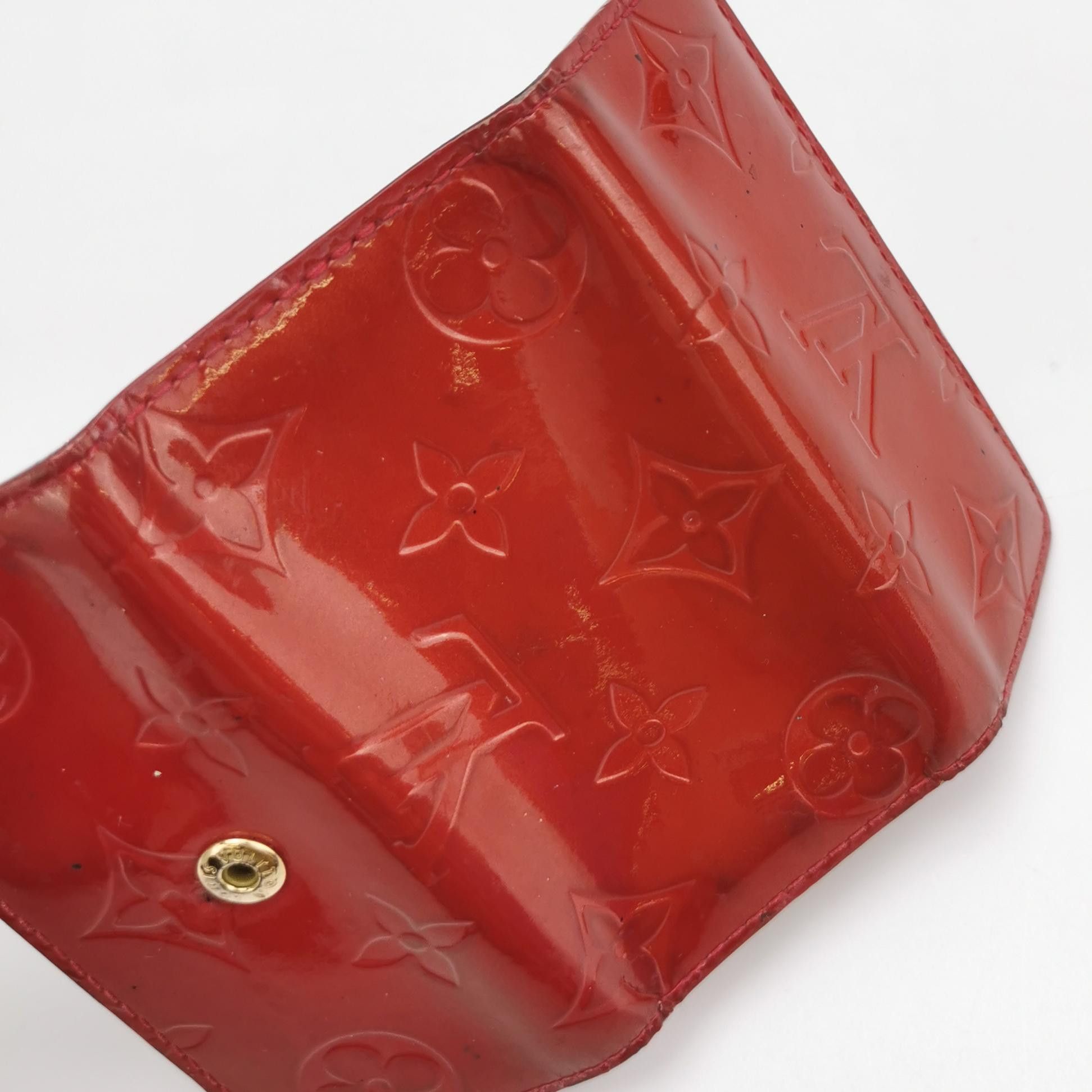 Louis Vuitton Louis Vuitton (LV) Patent leather solid color logo embossed Size ONE SIZE - 7 Thumbnail