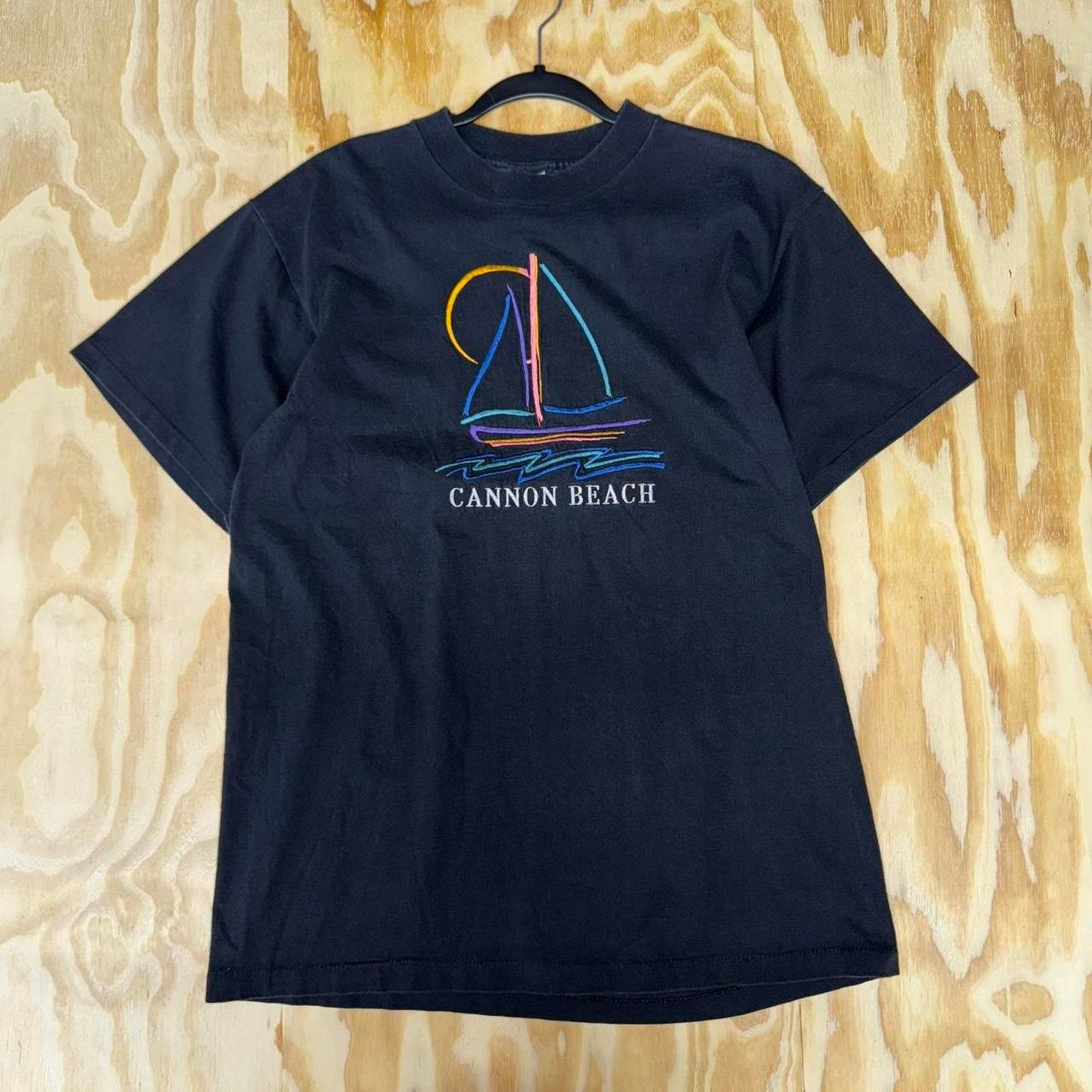 Vintage Vintage y2k cannon beach embroidered 2000s tourist t-shirt Size US M / EU 48-50 / 2 - 1 Thumbnail
