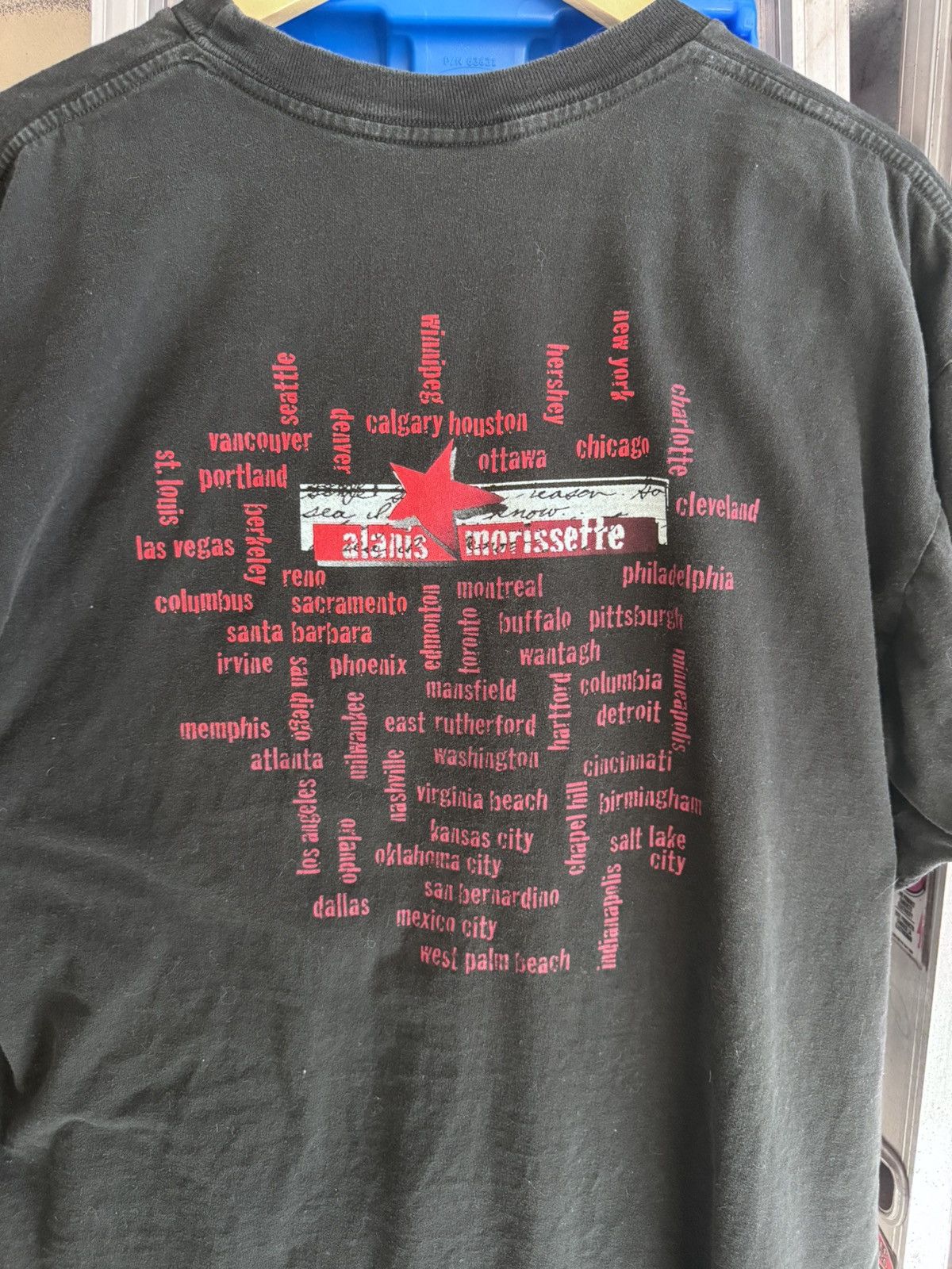Vintage 1990s Alanis Morissette “jagged little pill” tour tee XL Size US XL / EU 56 / 4 - 4 Thumbnail