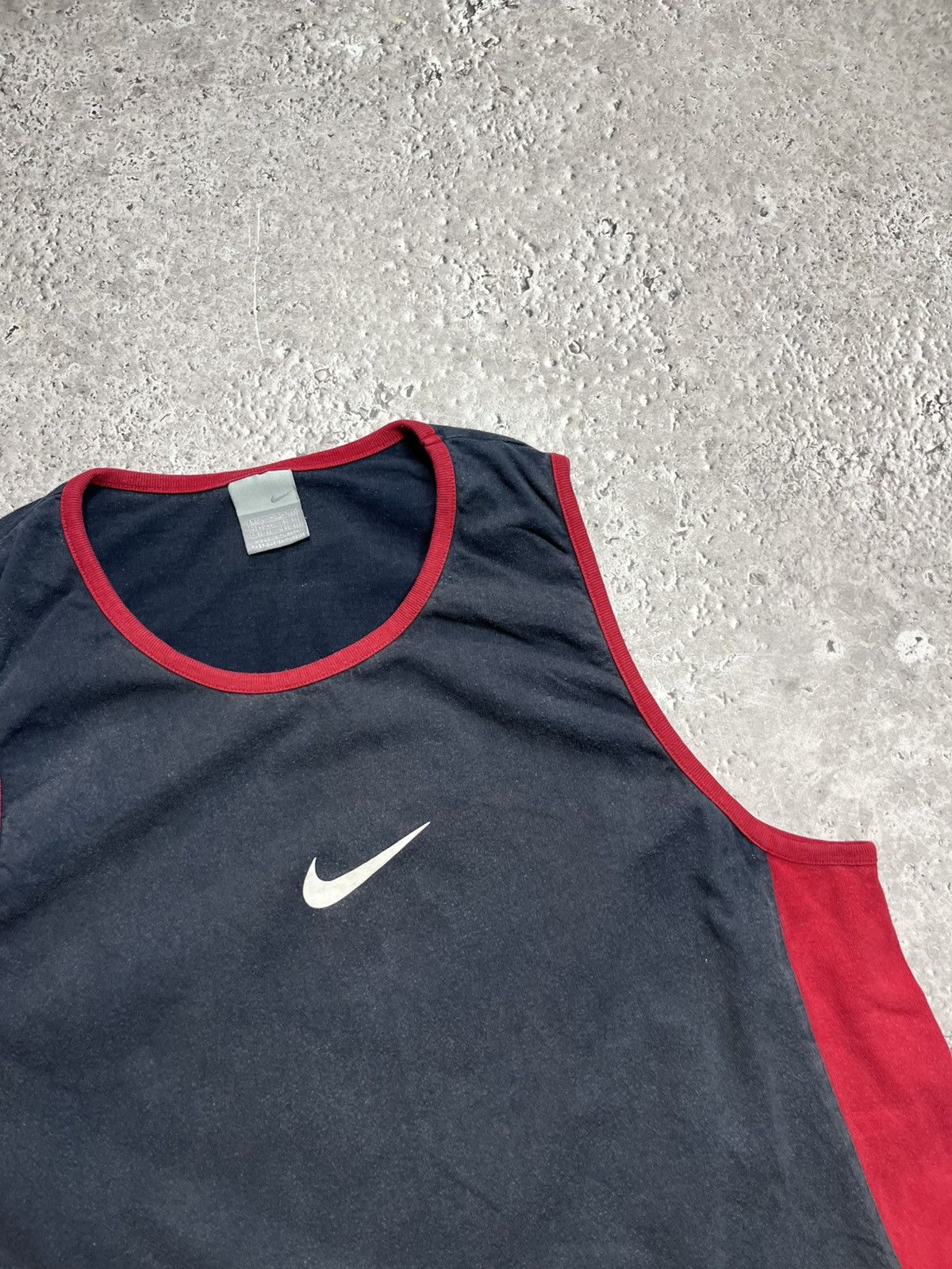 Nike Vintage Nike Tank Top Mens Size L Faded Sleeveless Shirt Size US L / EU 52-54 / 3 - 4 Thumbnail