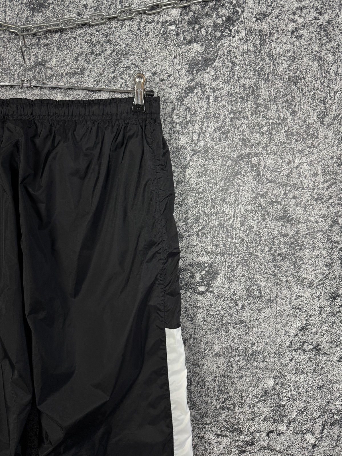 Nike Nike Track Nylon Pants Vintage 90s Style Zip Cuffs Y2K Sz L Size US 36 / EU 52 - 13 Thumbnail