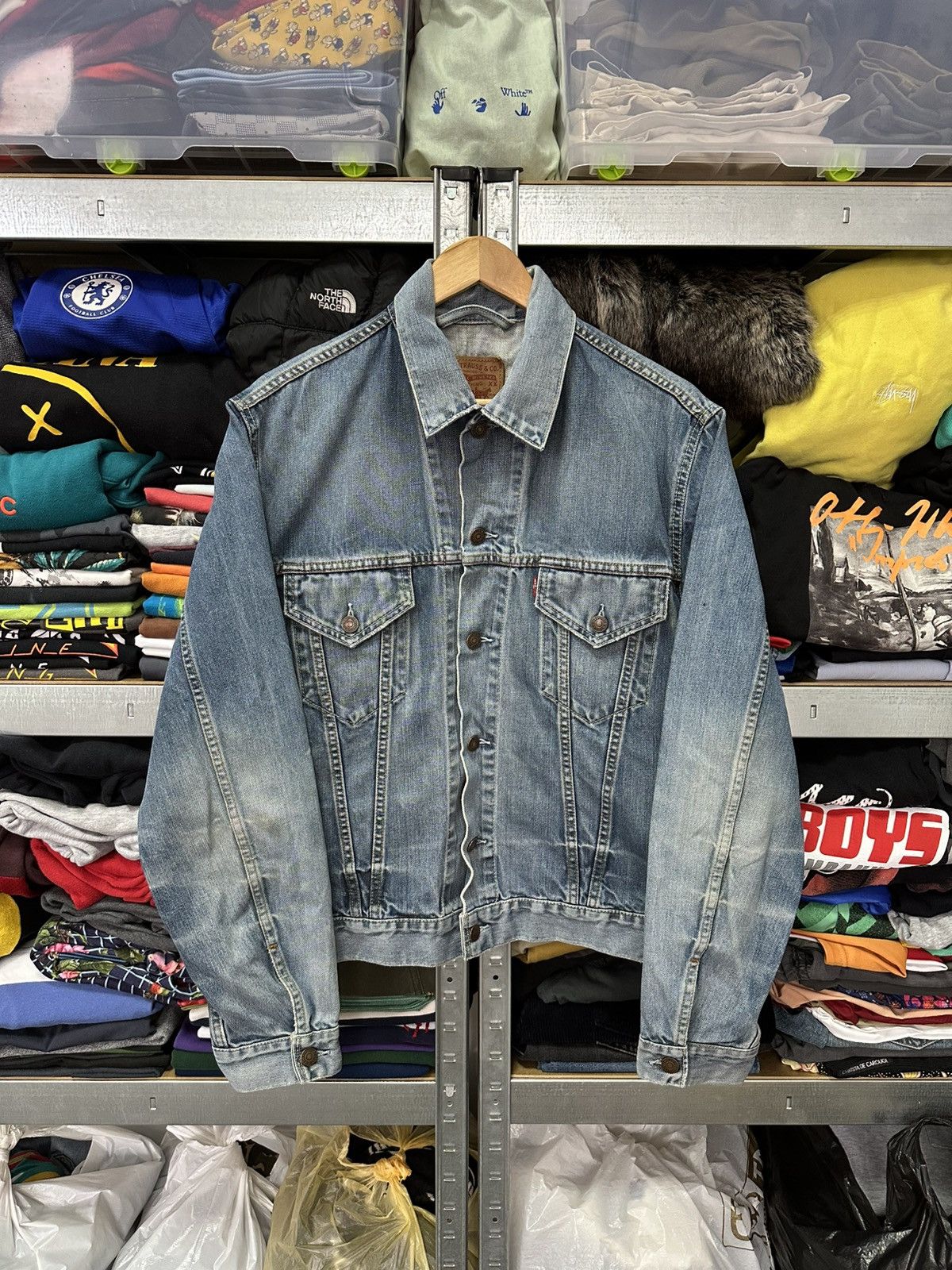 Levi's Vintage Clothing Vintage Levi’s Denim Jacket Washed Blue Trucker 90s Hype Size US XL / EU 56 / 4 - 1 Thumbnail