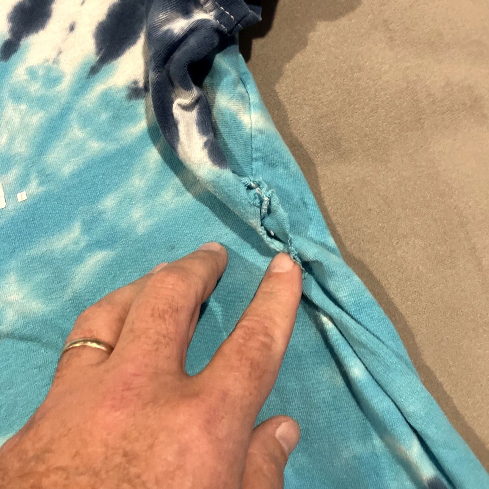 Gildan Gildan T-Shirt Mens Blue Spiral Tie Dye Palaia Vineyards Woodstock NY 2XL Shirts XXL - Rip in armpit AS-IS Size US XXL / EU 58 / 5 - 6 Thumbnail