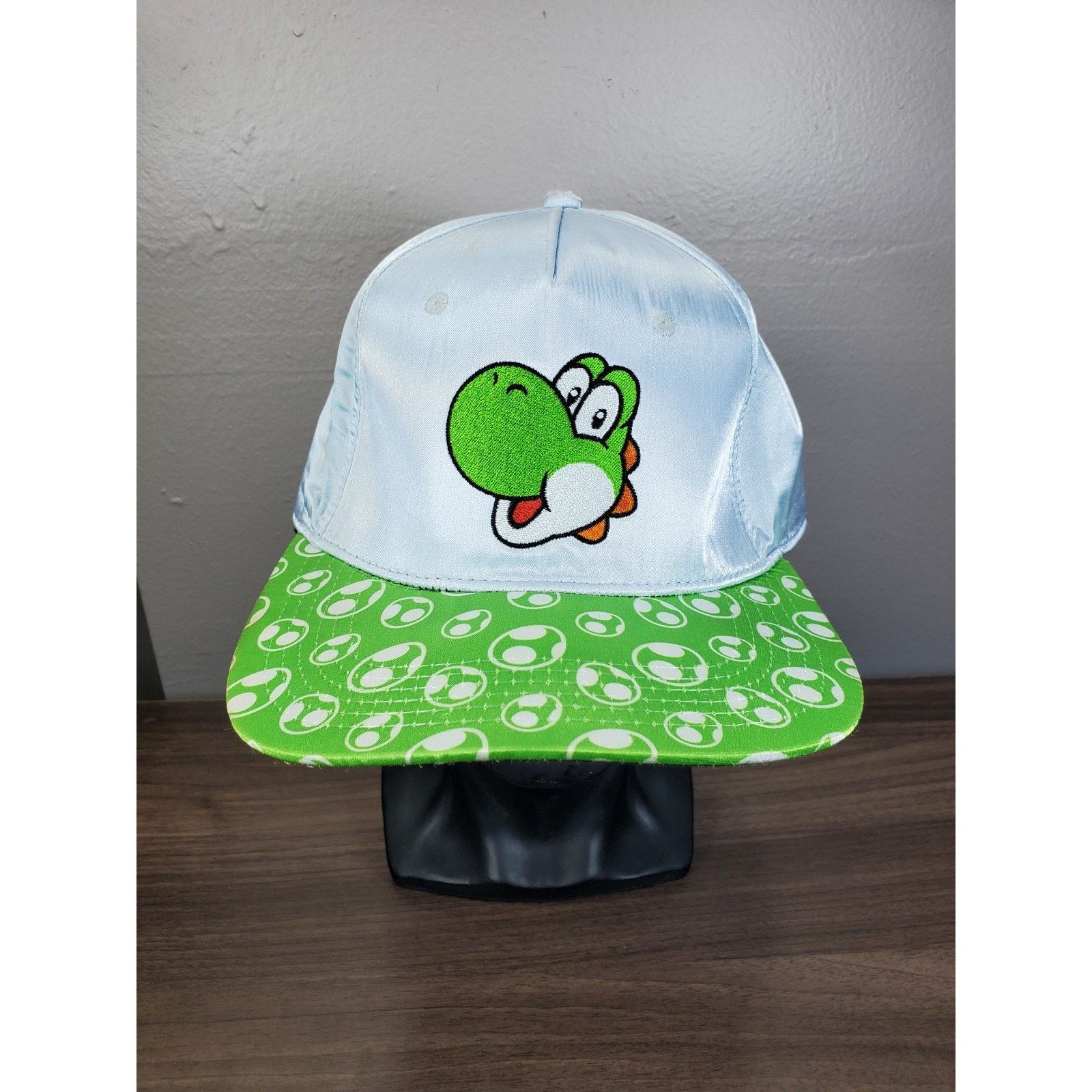 Nintendo Super Mario Yoshi SnapBack Shiny Silver Hat Cap Snapback Size ONE SIZE - 1 Thumbnail