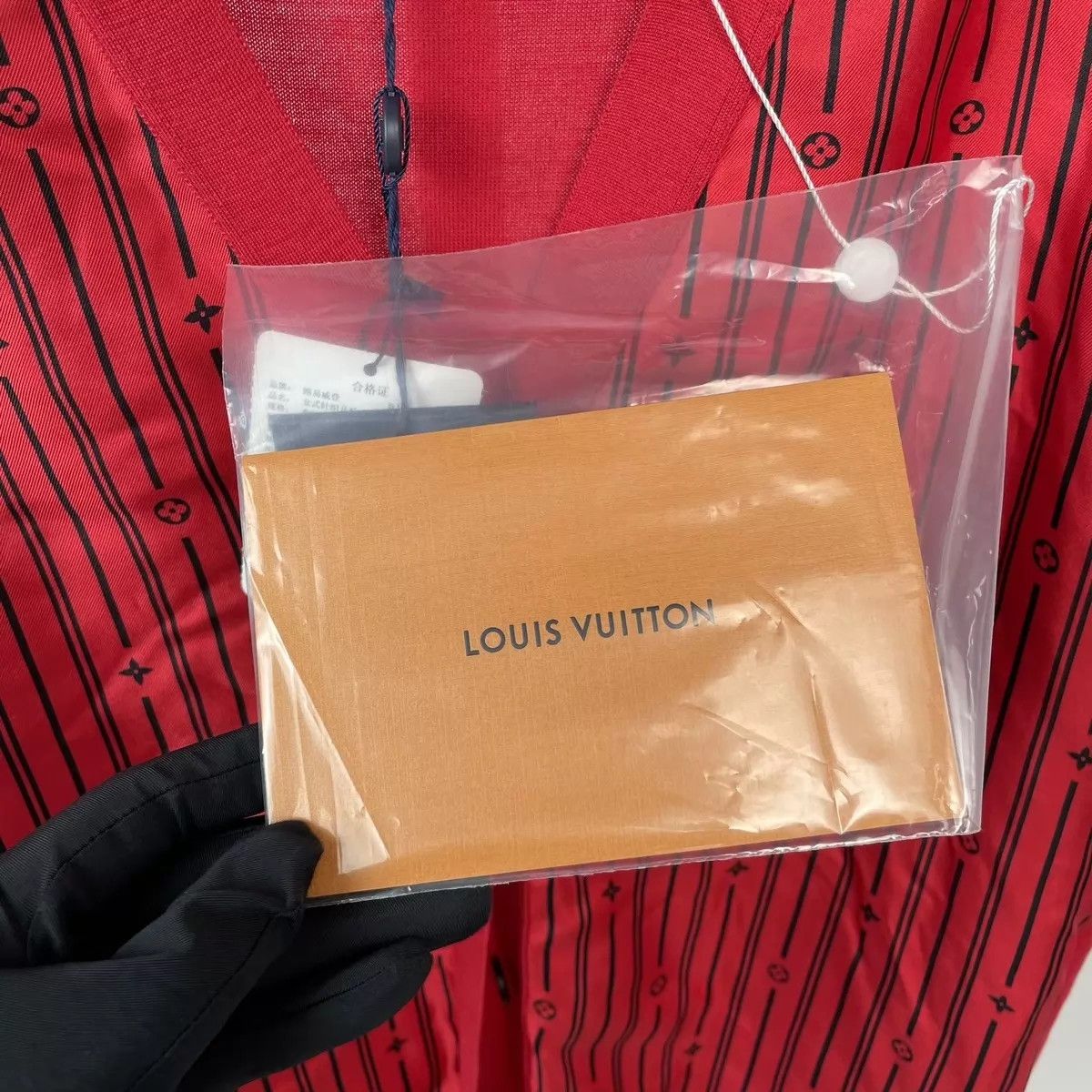 Louis Vuitton LV Red Shirt L Size L / US 10 / IT 46 - 4 Thumbnail