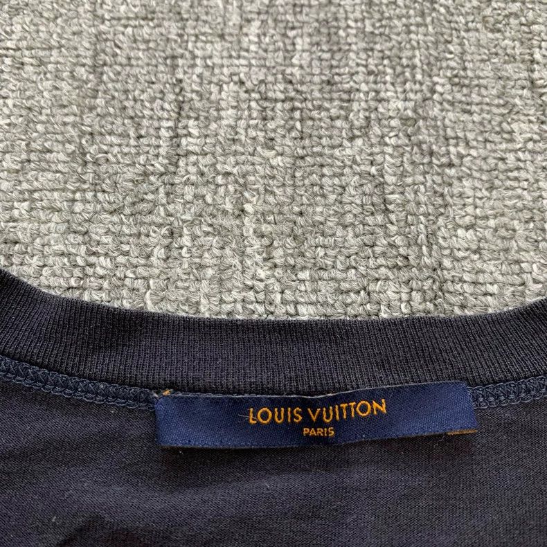 Louis Vuitton Louis Vuitton Pocket inverted logo short sleeve Size US XXL / EU 58 / 5 - 6 Thumbnail
