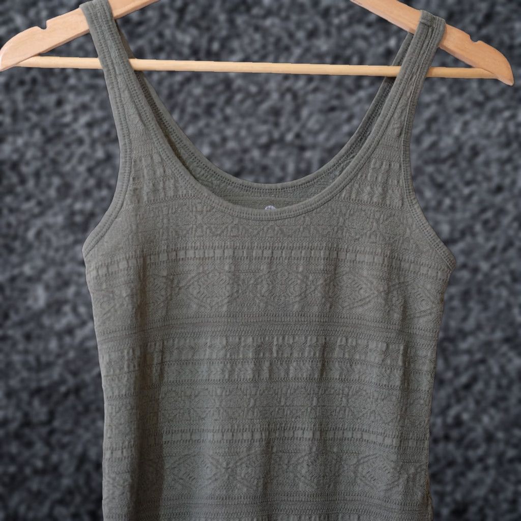 Vintage SO Perfectly Soft Green Textured Fitted Tank Top Size M Womens Juniors Slim Scoop Neck Sleeveless Pullover Size M / US 6-8 / IT 42-44 - 1 Thumbnail