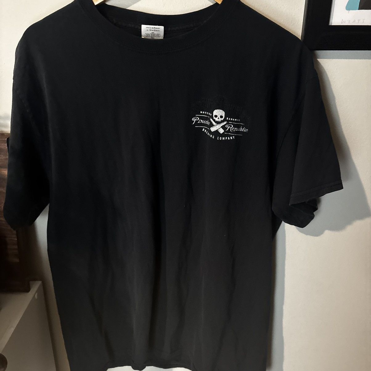 Gildan Y2K 2000s Nassau Bahamas Faded Black Skull T Shirt Size US L / EU 52-54 / 3 - 3 Thumbnail