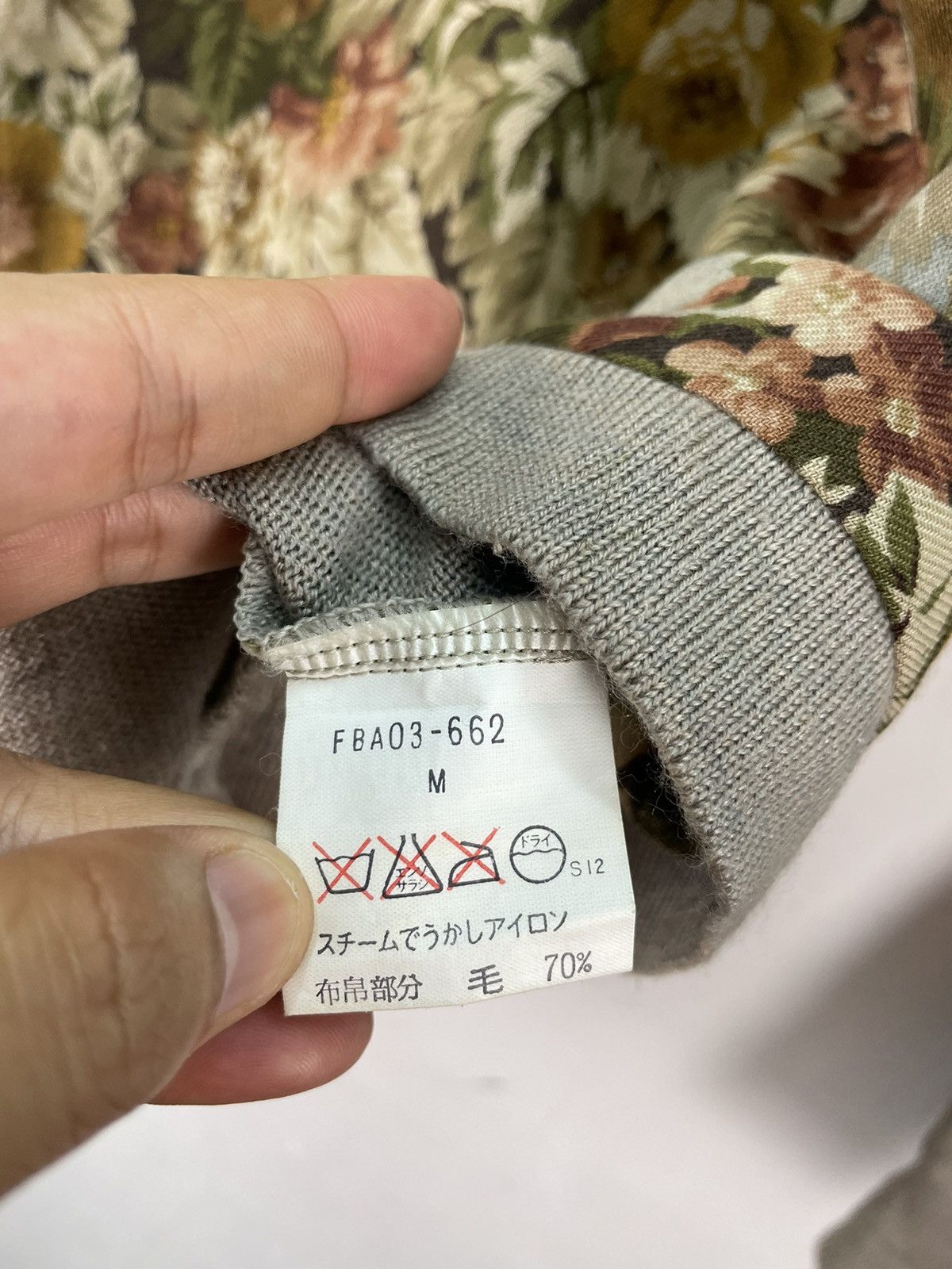 Burberry Vintage 90s Burberry Sweater Animal Floral Pattern Size M Size M / US 6-8 / IT 42-44 - 8 Thumbnail