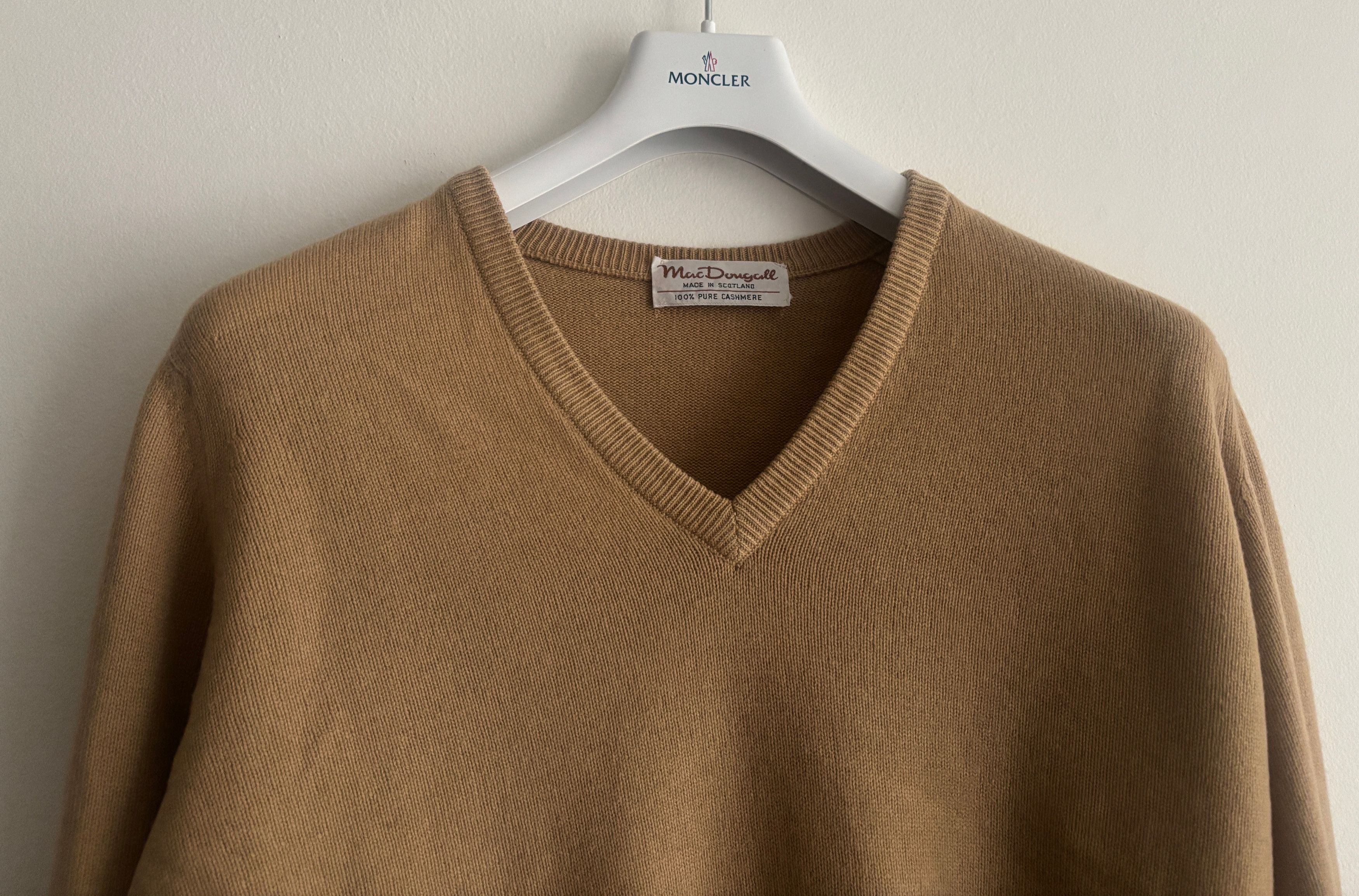 Pringle Of Scotland Vintage MacDougall Tan Beige Cashmere V-neck Sweater - M/L Size US M / EU 48-50 / 2 - 2 Thumbnail