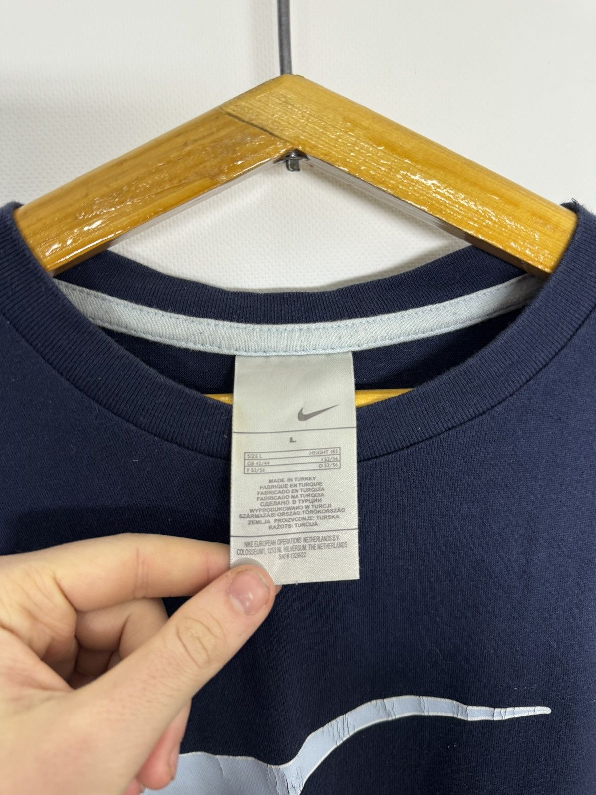 Nike Vintage Nike Center Swoosh T Shirt Tee Big Logo Spellout Y2K Size US L / EU 52-54 / 3 - 9 Thumbnail