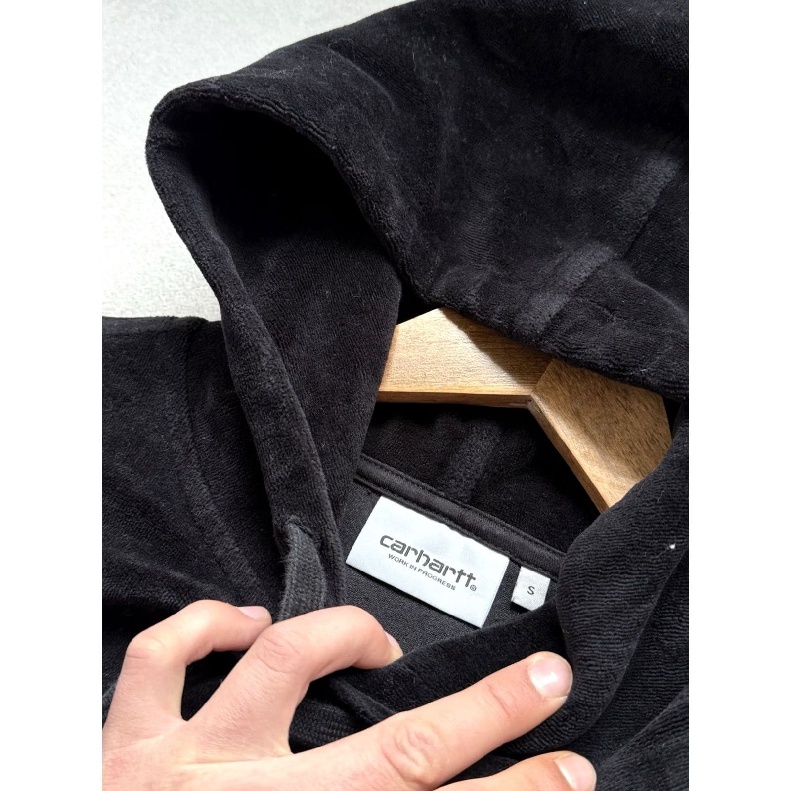 Carhartt Wip VINTAGE Carhartt WIP Velours Hoodie Pullover Black Mens S Hooded Logo Embroidered Casual USA Y2K Velours Hoodie Carhartt Hooded Size US S / EU 44-46 / 1 - 6 Thumbnail
