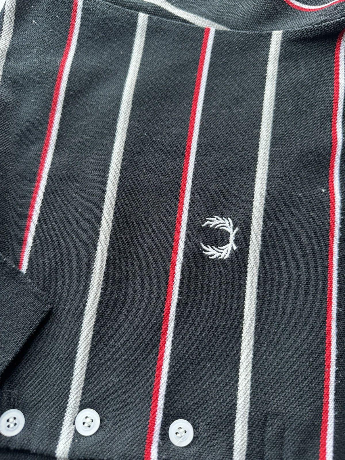 Fred Perry VNTG🚨 FRED PERRY POLO WITH LOGO Y2K RARE CASUALS Size US L / EU 52-54 / 3 - 6 Thumbnail
