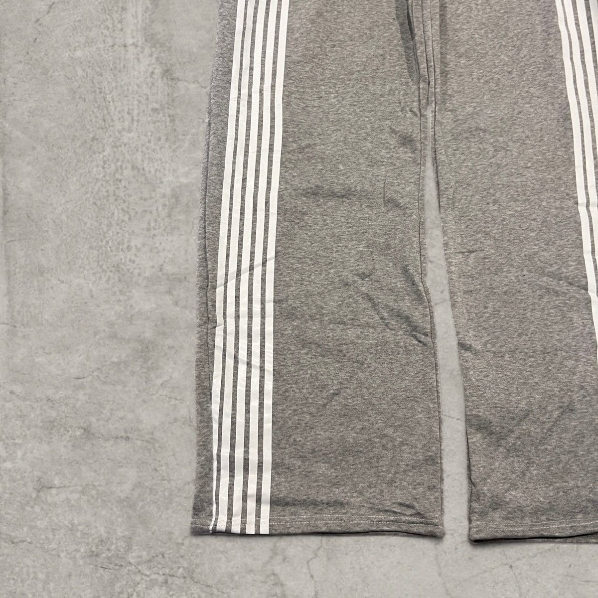 Japanese Brand Incredible baggy wide leg Korean joggers in grey. Size M Size US 32 / EU 48 - 2 Thumbnail