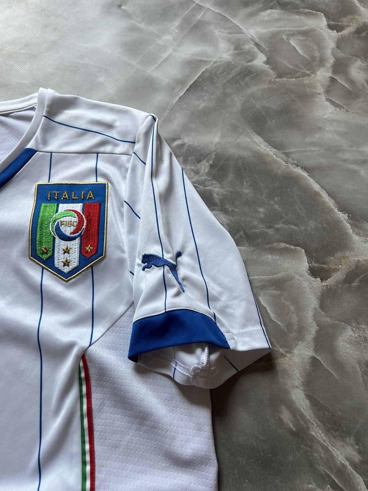 Puma Vintage Puma Italia Y2k soccer jersey Size US S / EU 44-46 / 1 - 3 Thumbnail