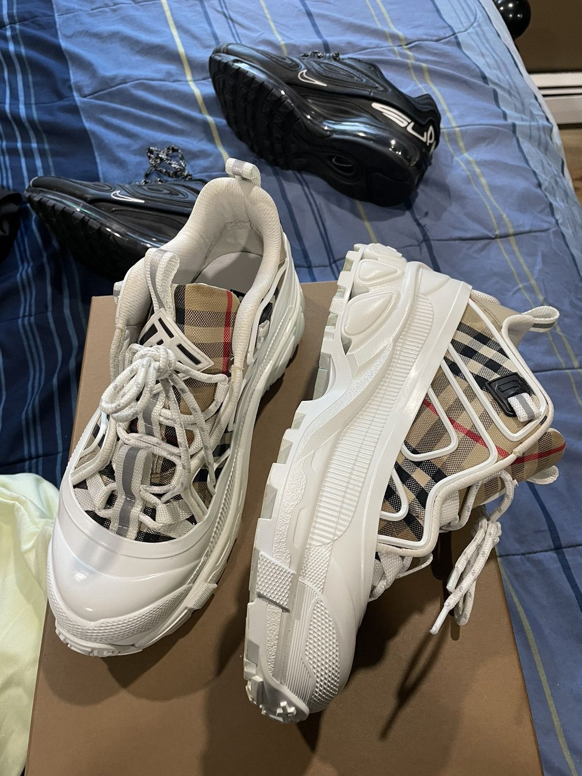 Burberry Burberrys Size US 9.5 / IT 39.5 - 4 Thumbnail