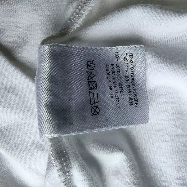Balenciaga Balenciaga White Round Neck Short Sleeve with Red Letter C Size US M / EU 48-50 / 2 - 8 Thumbnail