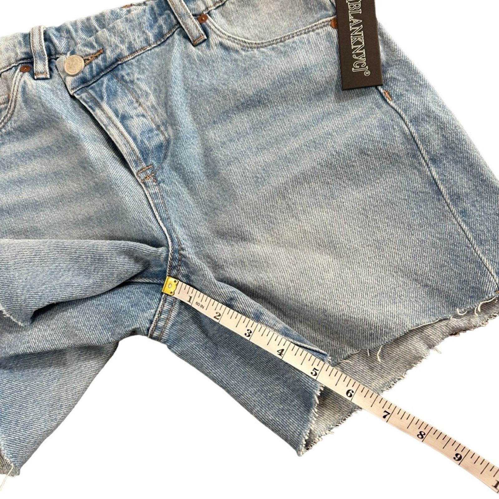 BLANKNYC BLANKNYC Light Wash Overlap Fly Cut Off Mom Shorts Size 25 Size 25" / US 0 / IT 36 - 5 Thumbnail