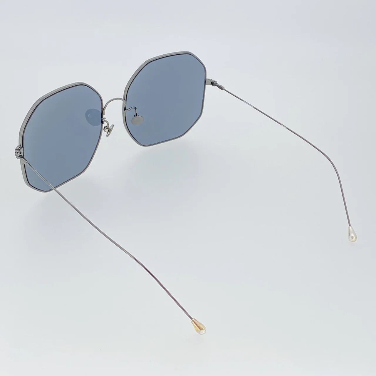 Ann Demeulemeester Ann Demeulemeester Sunglasses Oversized Gun Metal and Grey Size ONE SIZE - 8 Thumbnail