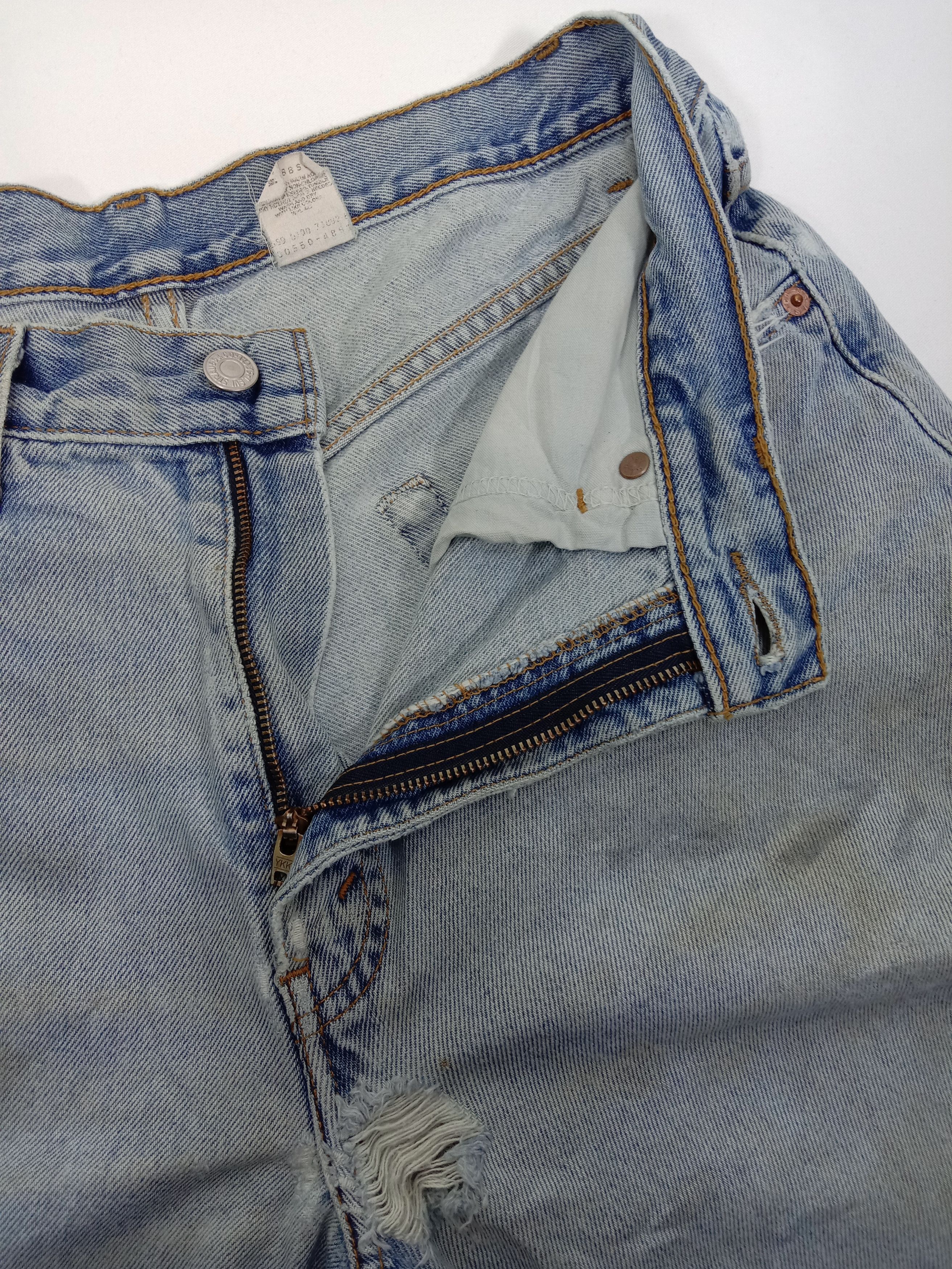 Levi's Vintage Levi's 550 Jeans Light Wash Distressed Denim Size US 32 / EU 48 - 9 Thumbnail