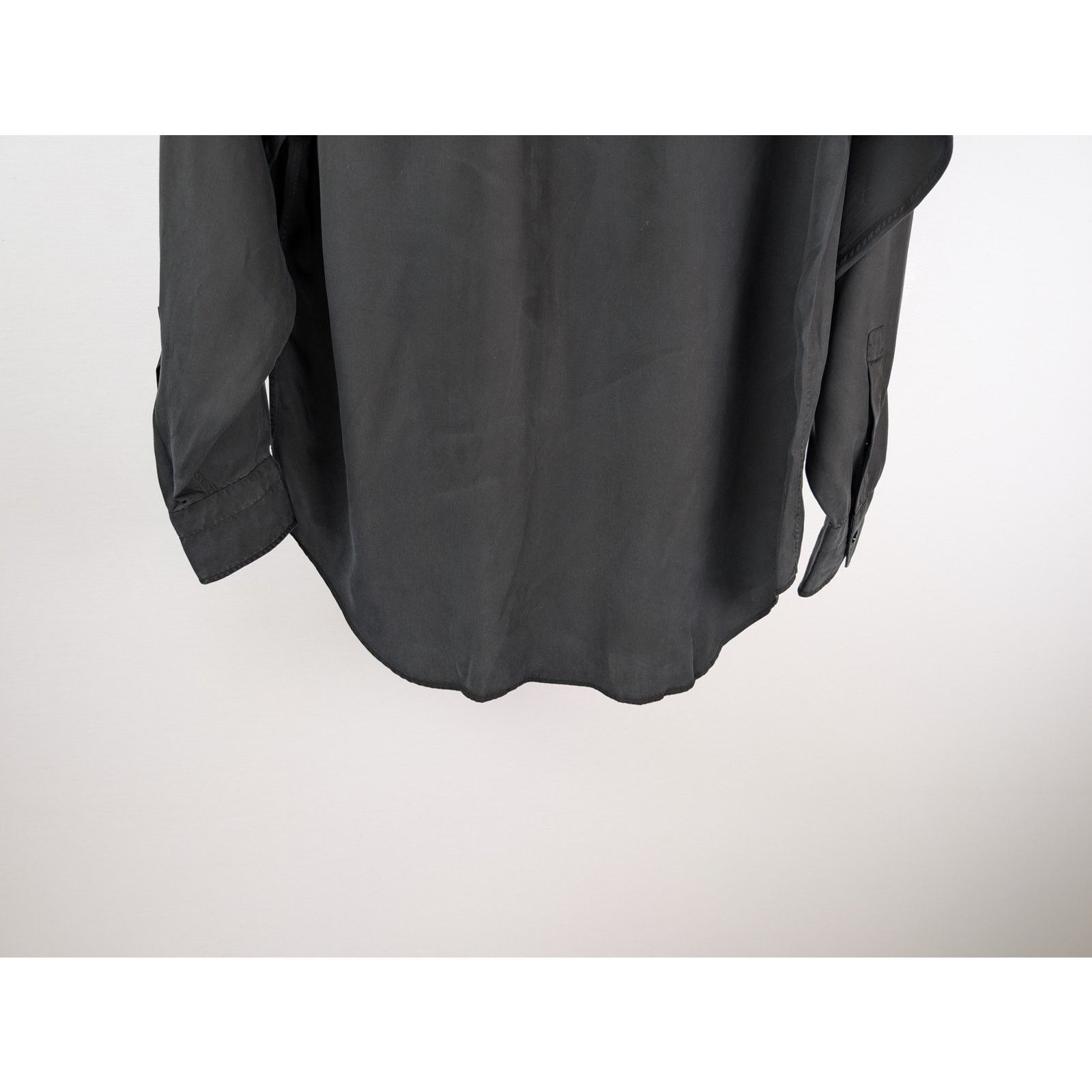 o1rshd1 Button Up Shirt in Black