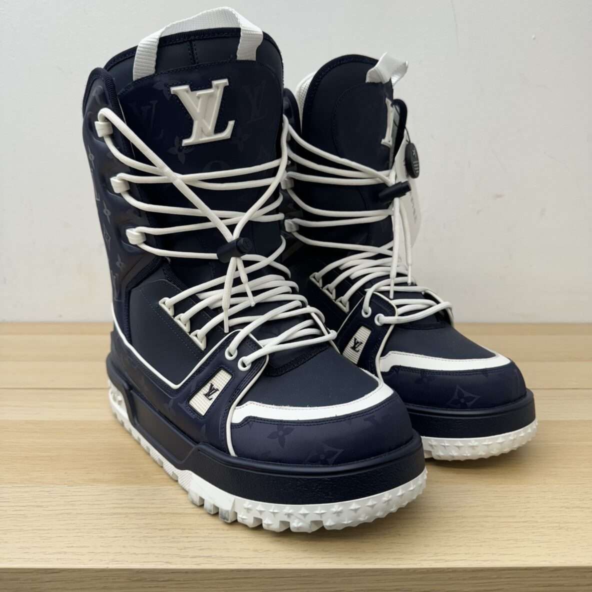 Louis Vuitton Louis Vuitton Snow Trainer Boots Size US 8.5 / EU 41-42 - 1 Thumbnail