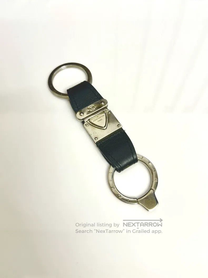 Louis Vuitton Louis Vuitton Black Cowhide with Silver Lock Keychain Acce Size ONE SIZE - 1 Thumbnail