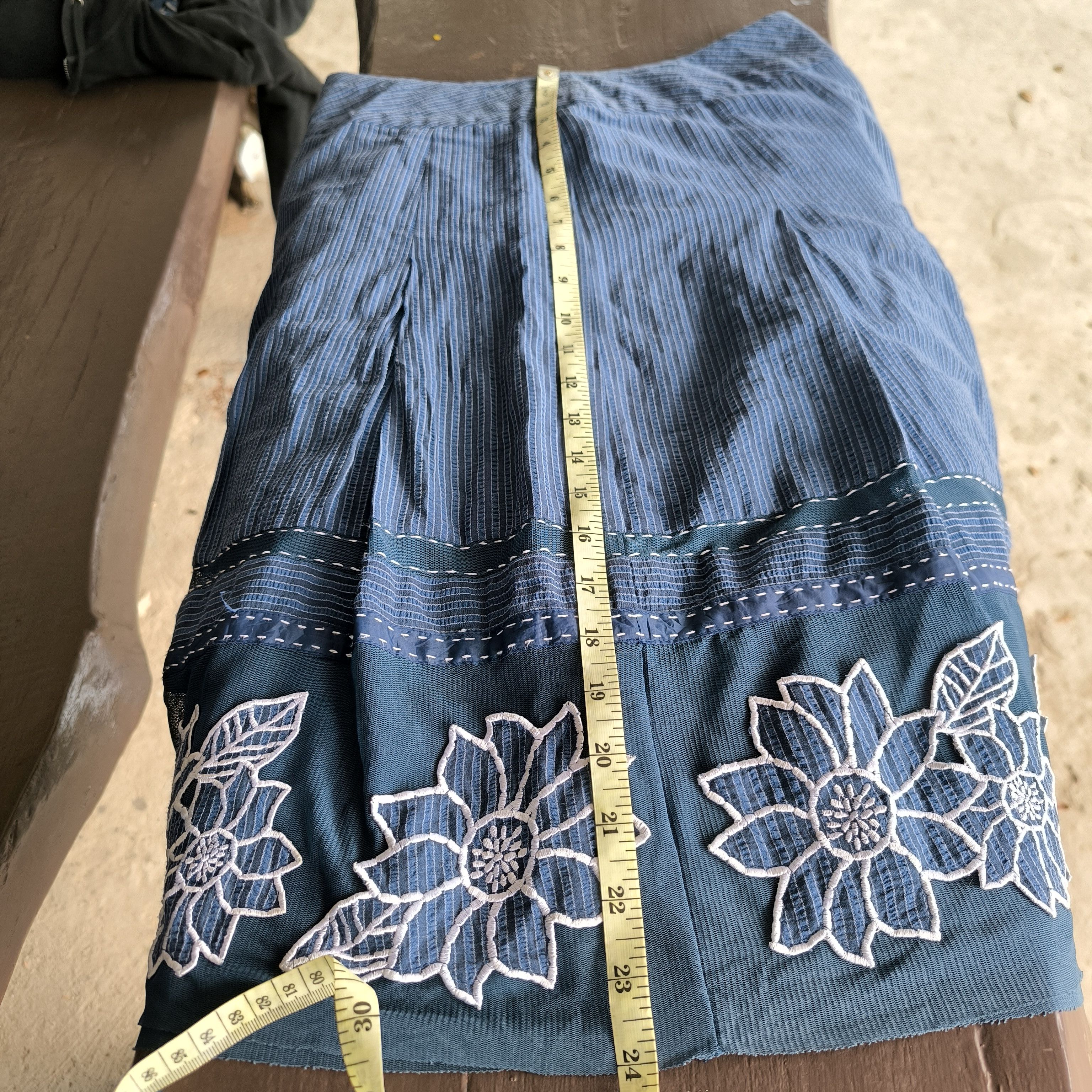 Hiroko Koshino Homme Hiroko koshino floral embroidery and sashiko skirt Size 26" / US 2 / IT 38 - 9 Thumbnail