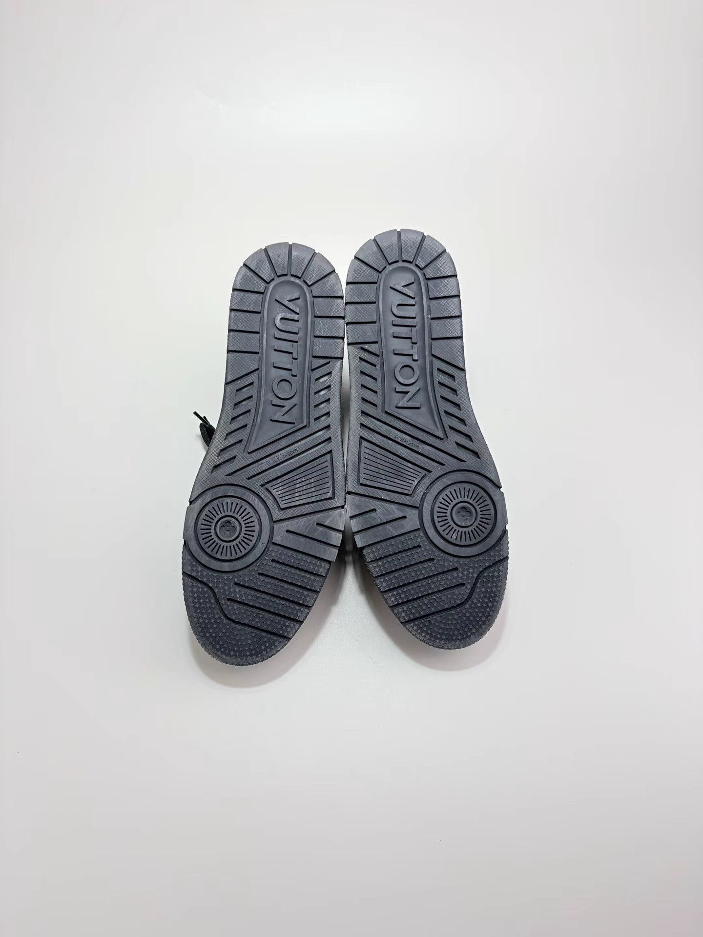 Louis Vuitton LOUIS VUITTON Trainer Black Samurai Embossed Skate Shoes K1 Size US 10 / EU 43 - 6 Thumbnail