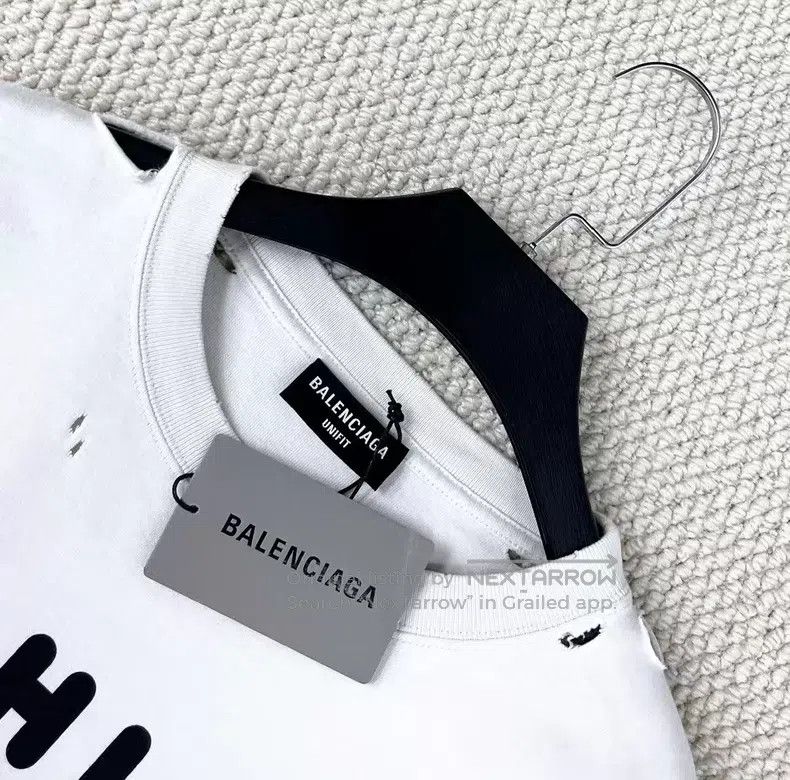 Balenciaga Balenciaga White Hi My Name Is Letter Logo Slightly Distre Size US S / EU 44-46 / 1 - 3 Thumbnail