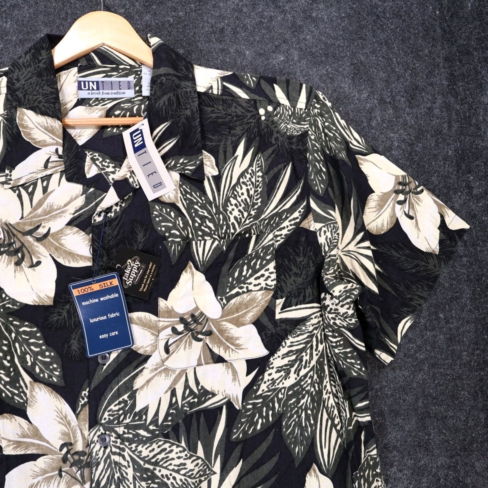 Vintage VINTAGE Untied Floral Silk Hawaiian Camp Shirt Mens XL Black 90s Size US XL / EU 56 / 4 - 3 Thumbnail