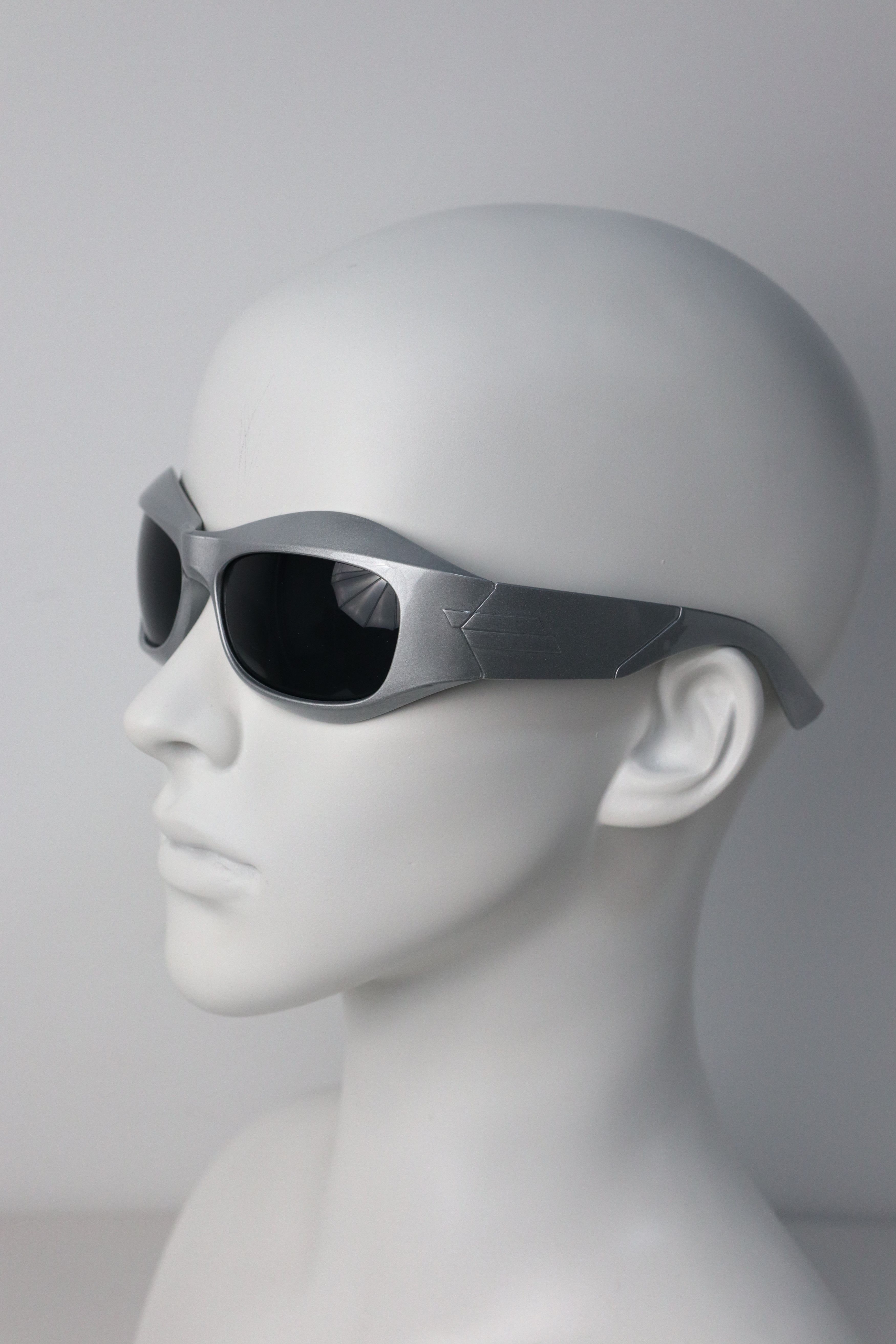 Japanese Brand Y2k Avant Garde Futuristic Silver Black Sunglasses Unisex OS Size ONE SIZE - 2 Thumbnail