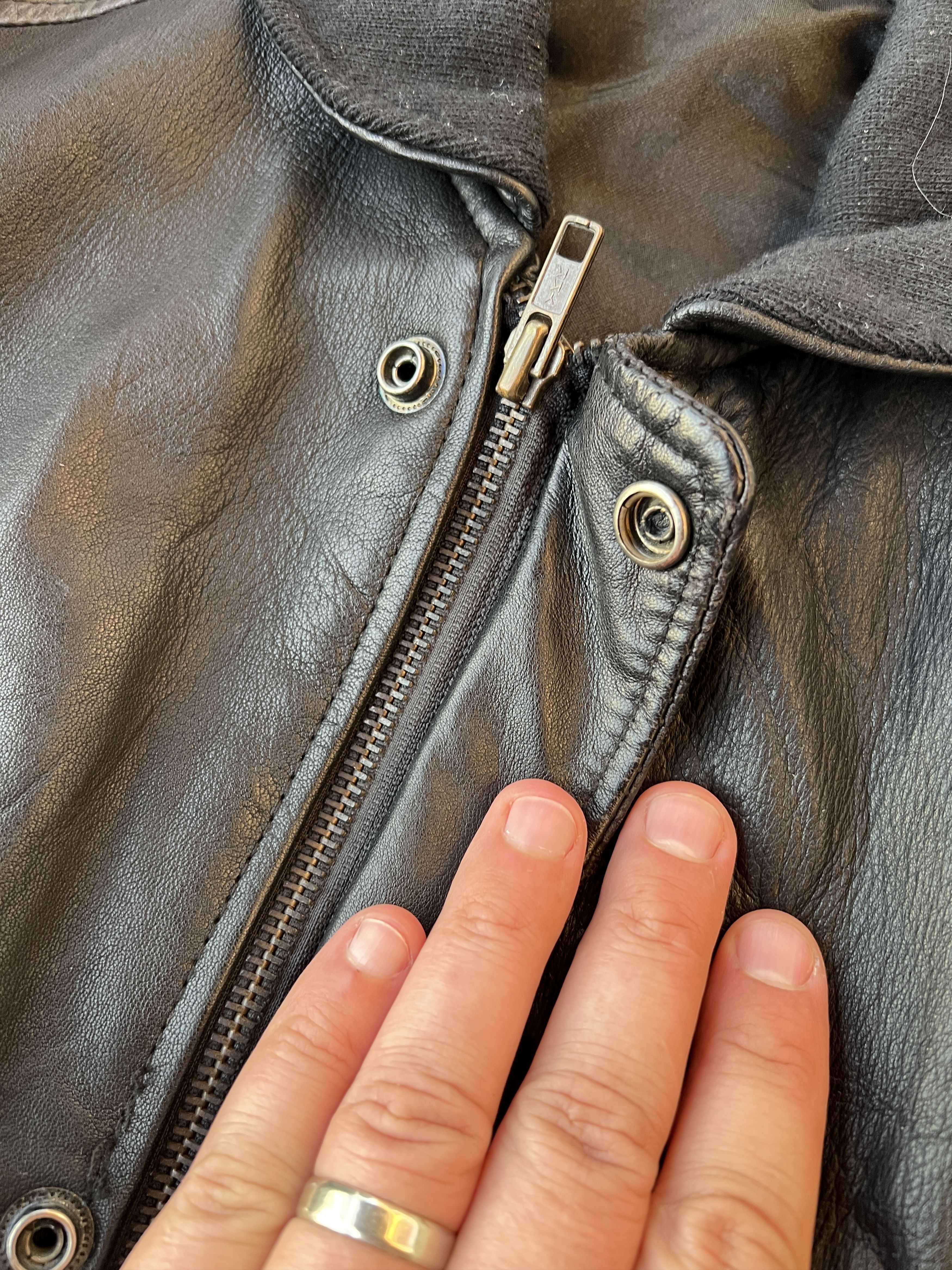Hard Rock Cafe Hard Rock Cafe Kowloon Vintage Leather Jacket Size US L / EU 52-54 / 3 - 9 Thumbnail