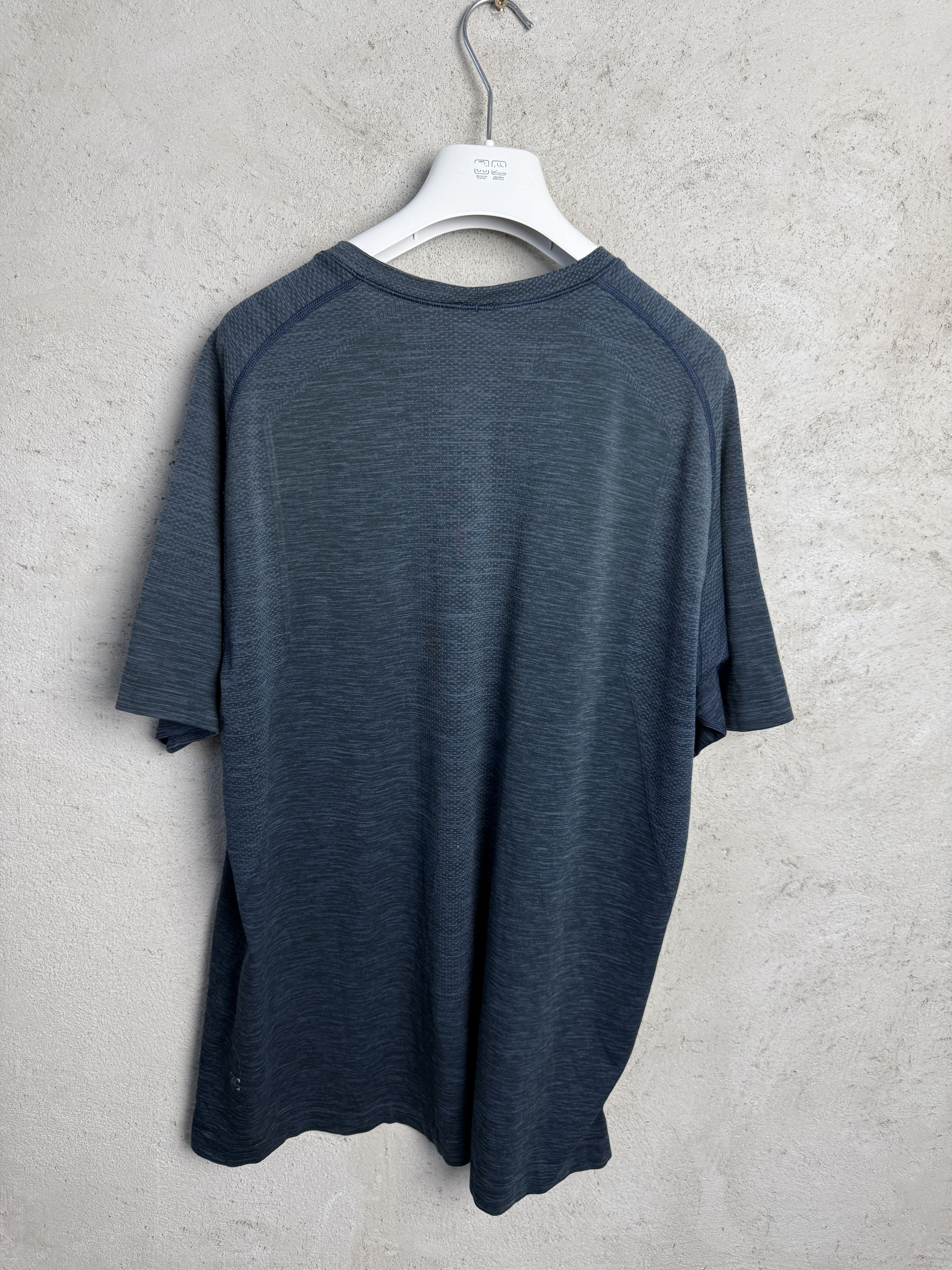 Lululemon Lululemon t-shirt tee sport gym yoga pilates Size US XL / EU 56 / 4 - 1 Thumbnail