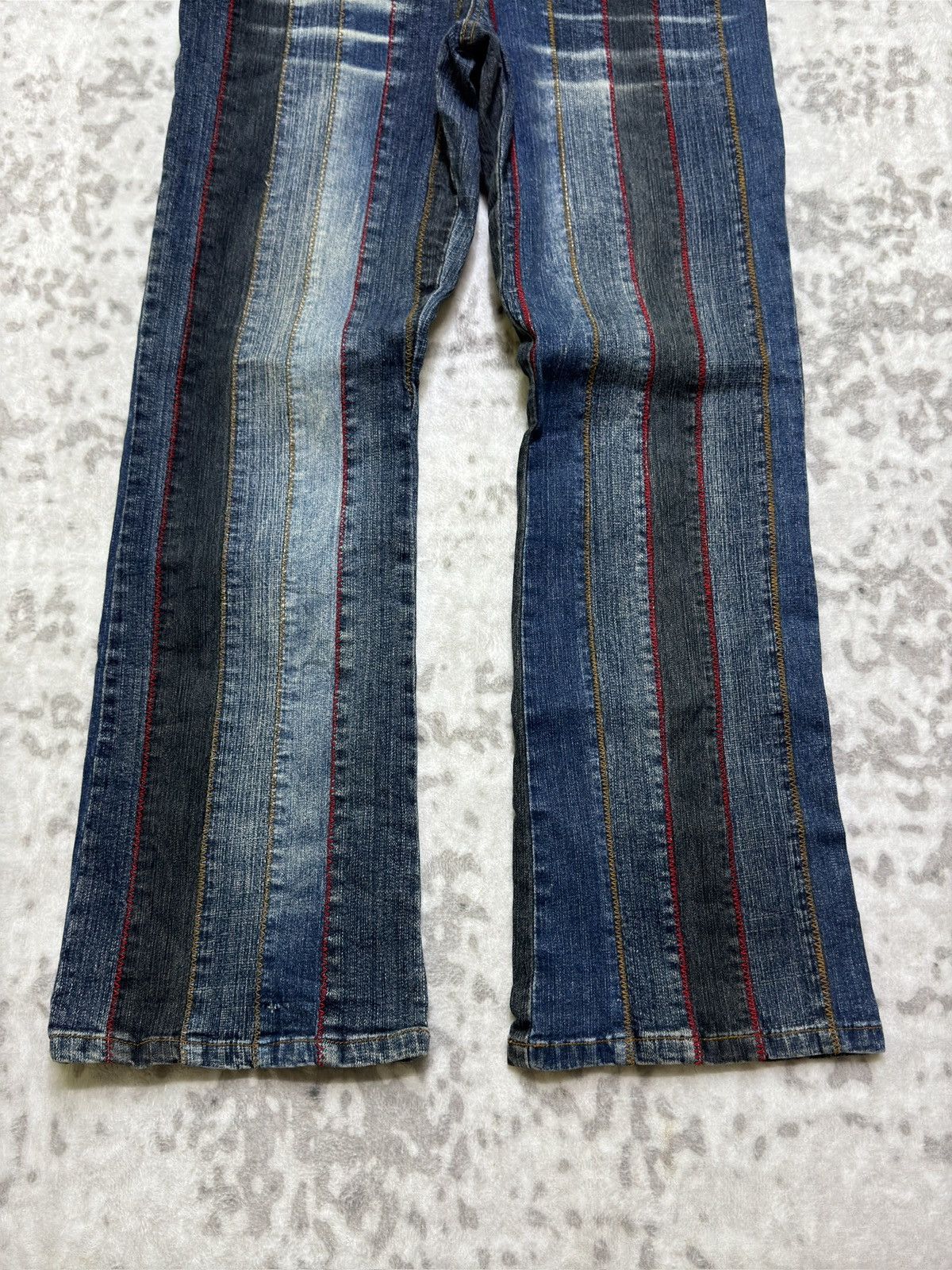 Japanese Brand Vintage No Boundaries Y2K Reconstructed Bootcut Denim Jeans Size US 28 / EU 44 - 6 Thumbnail