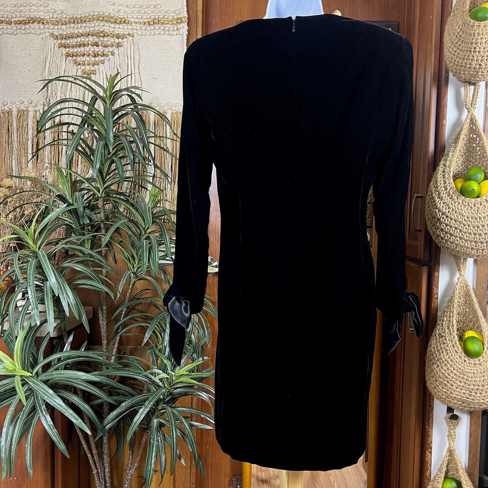 Anne Klein 1980s Velvet Little Black Dress 10 – Vintage Anne Klein II Size L / US 10 / IT 46 - 2 Thumbnail
