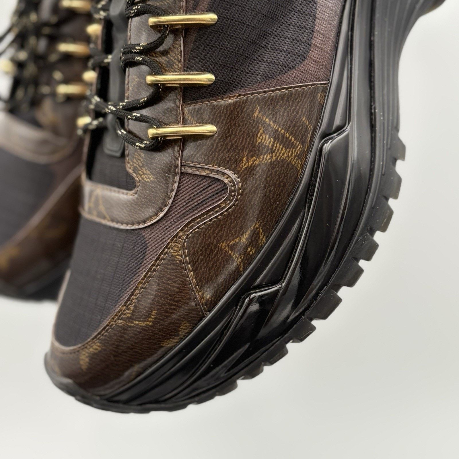 Louis Vuitton Louis Vuitton Run Away Pulse ' Brown Eclipse ' | CLEAN! Size US 11 / EU 44 - 20 Thumbnail