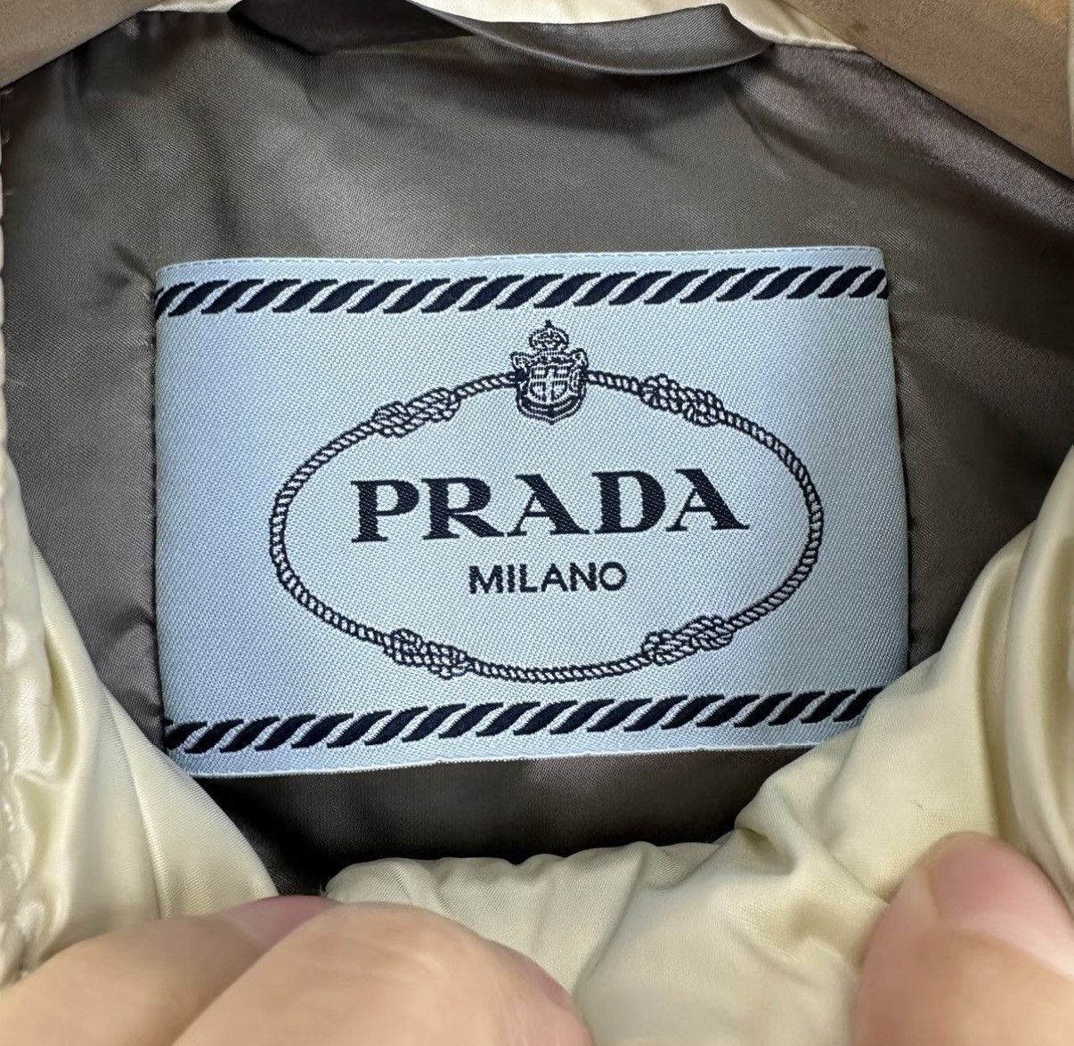 Prada Prada Pearlescent Collar Triangle Metal Logo Down Jacket K12 Size M / US 6-8 / IT 42-44 - 4 Thumbnail
