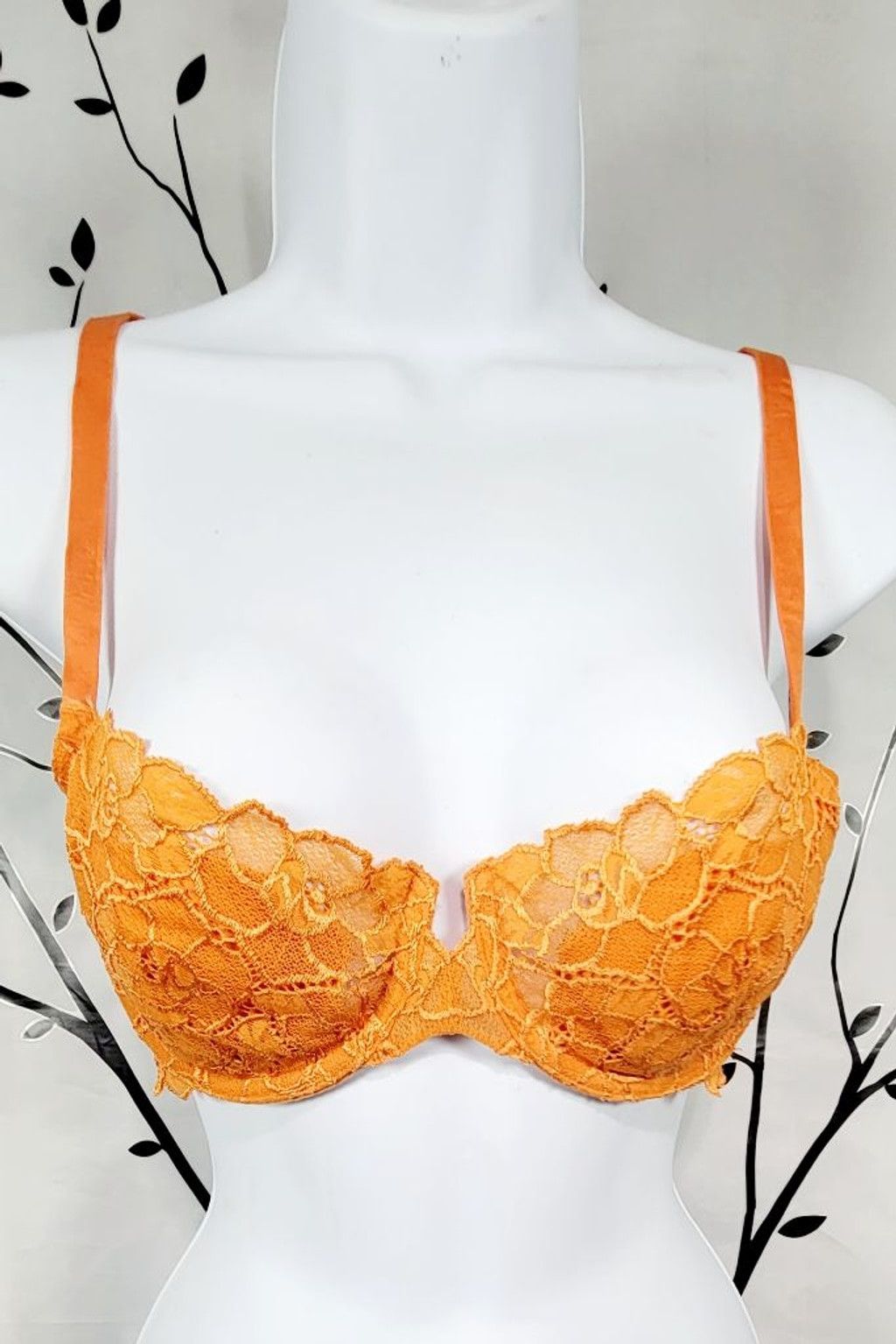 Victoria's Secret Victoria's Secret Very Sexy lace lightly lined bra size 36B Size ONE SIZE - 1 Thumbnail