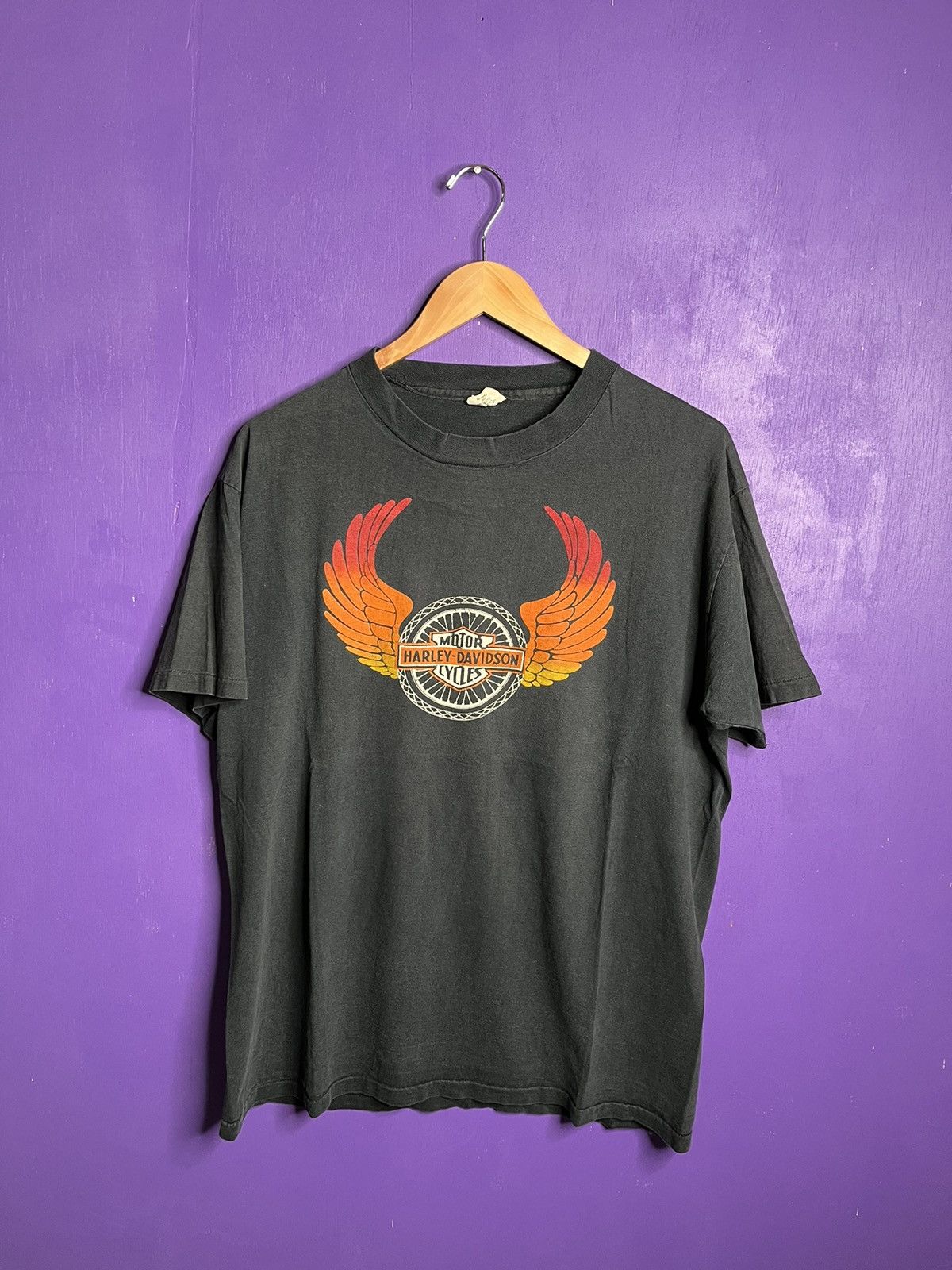 Harley Davidson × Vintage Vintage 70s Harley Davidson tire/wings logo t-shirt Size US L / EU 52-54 / 3 - 1 Thumbnail