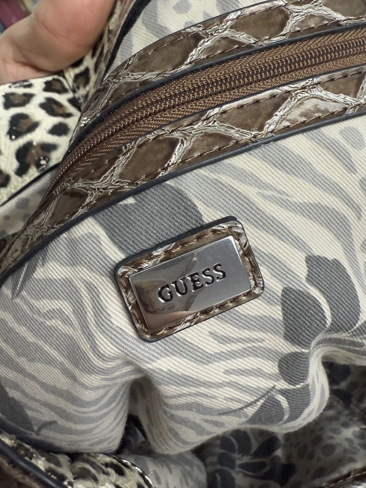 Designer × Guess Vintage y2k Guess monogram hand shoulder bag avantgarde Size ONE SIZE - 12 Thumbnail