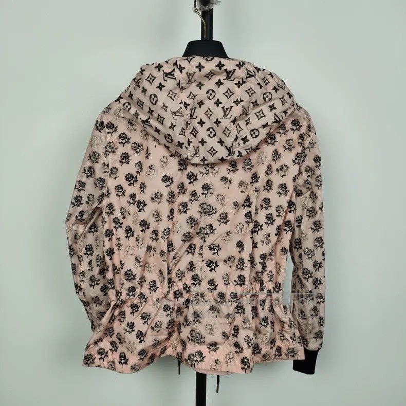 Louis Vuitton Louis Vuitton Nylon printed hooded jacket Size XS / US 0-2 / IT 36-38 - 2 Thumbnail
