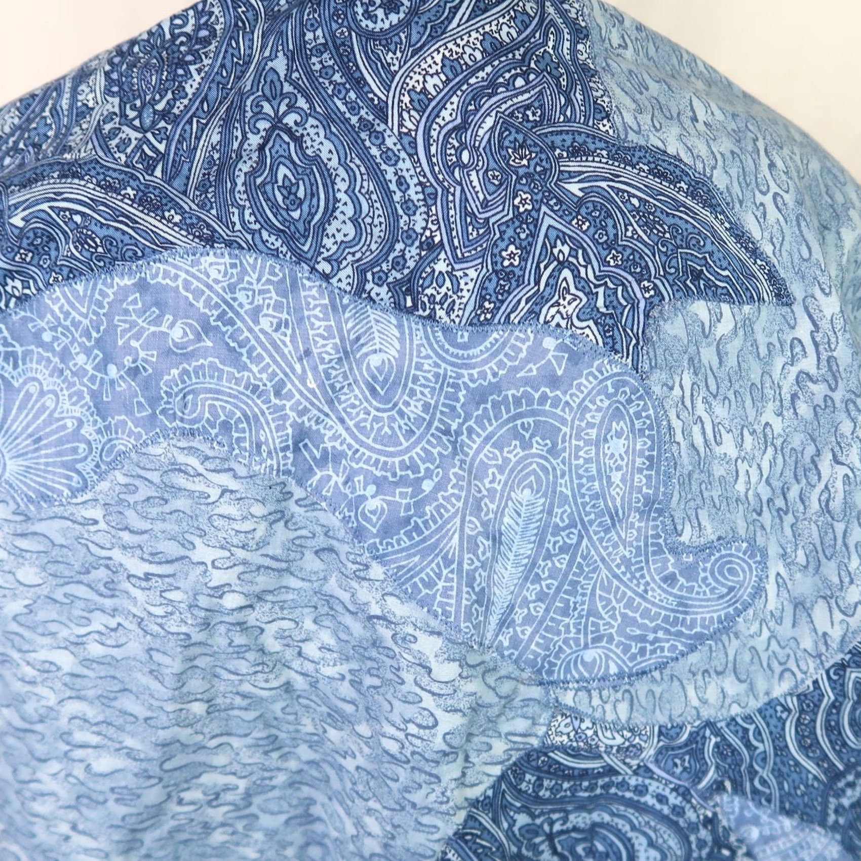 Vintage VINTAGE blue and navy paisley print chenille lined jacket Women L Short Sleeve Bohemian Casual 20" Pit to Pit 26" Length Size L / US 10 / IT 46 - 6 Thumbnail