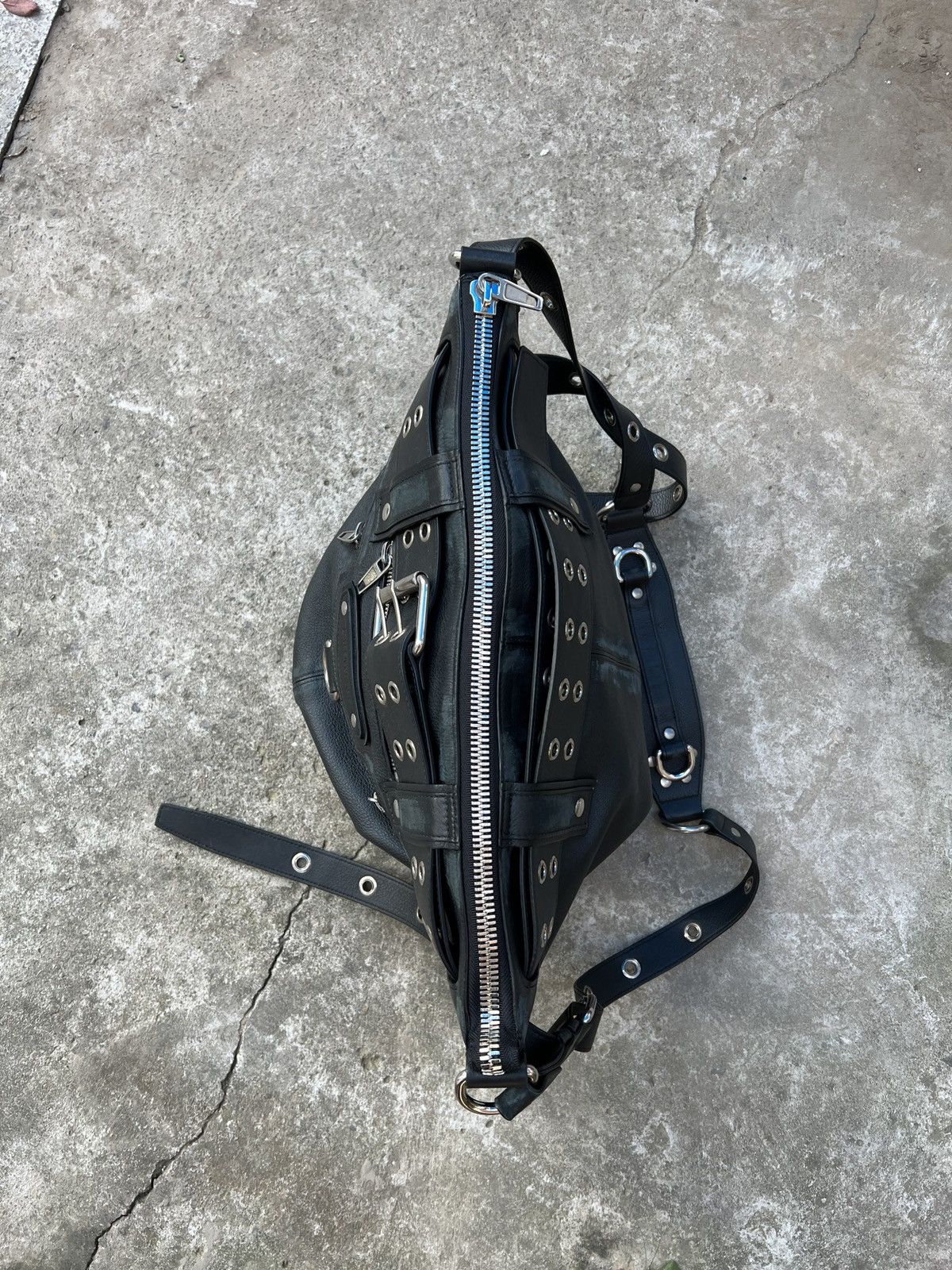 Balenciaga Balenciaga Fall22 Lost Tape Emo Bag Sz. M Size ONE SIZE - 2 Thumbnail