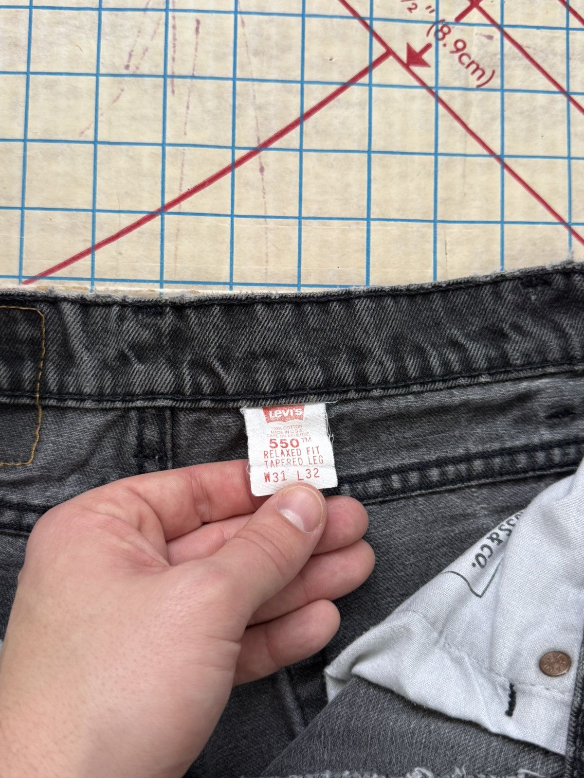 Levi's × Vintage Vintage 90’s Levi’s 550 Relaxed Fit Tapered Leg Faded Black Size US 30 / EU 46 - 8 Thumbnail
